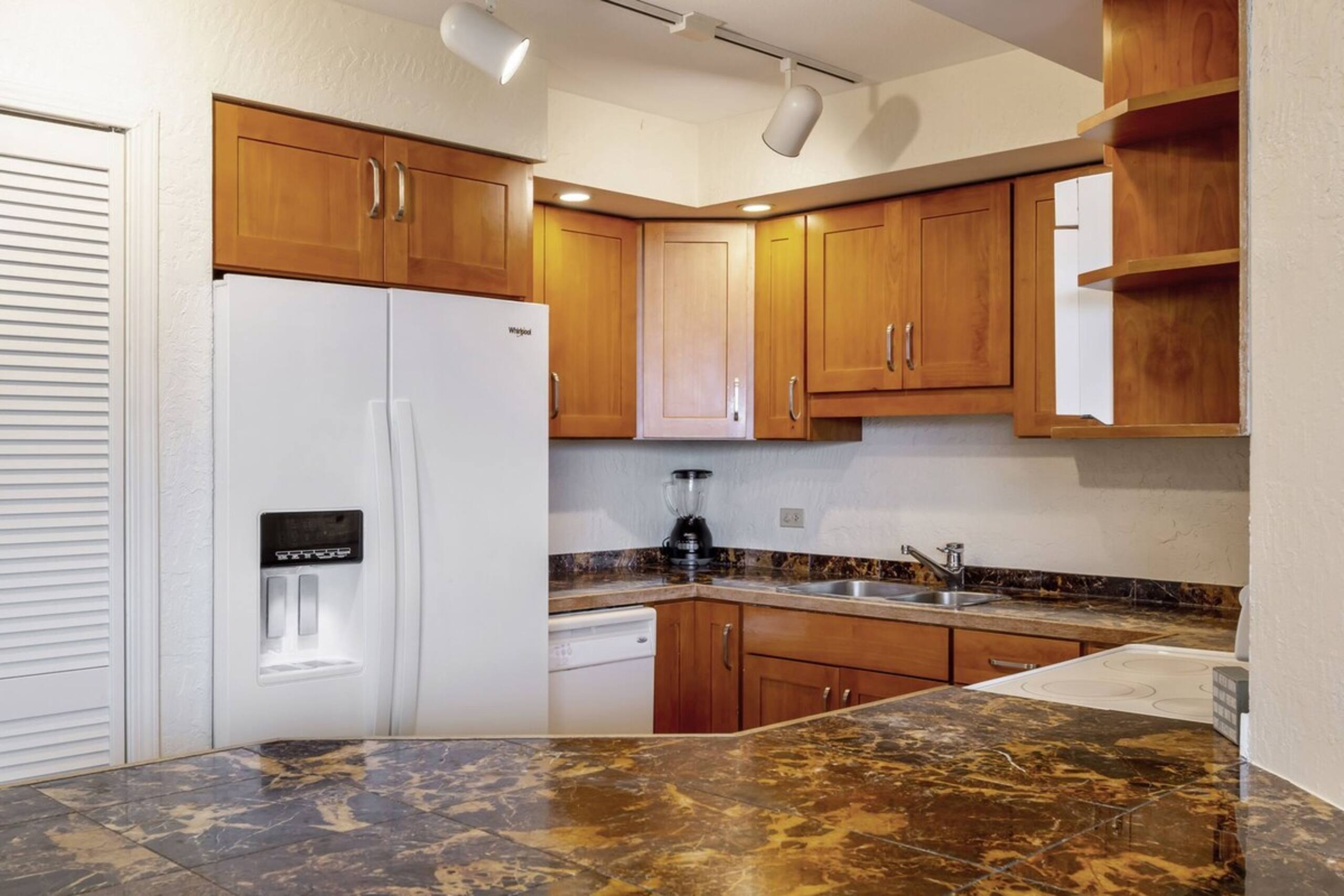 Spacious 2 Bed with Views Kaanapali Shores - Photo 6