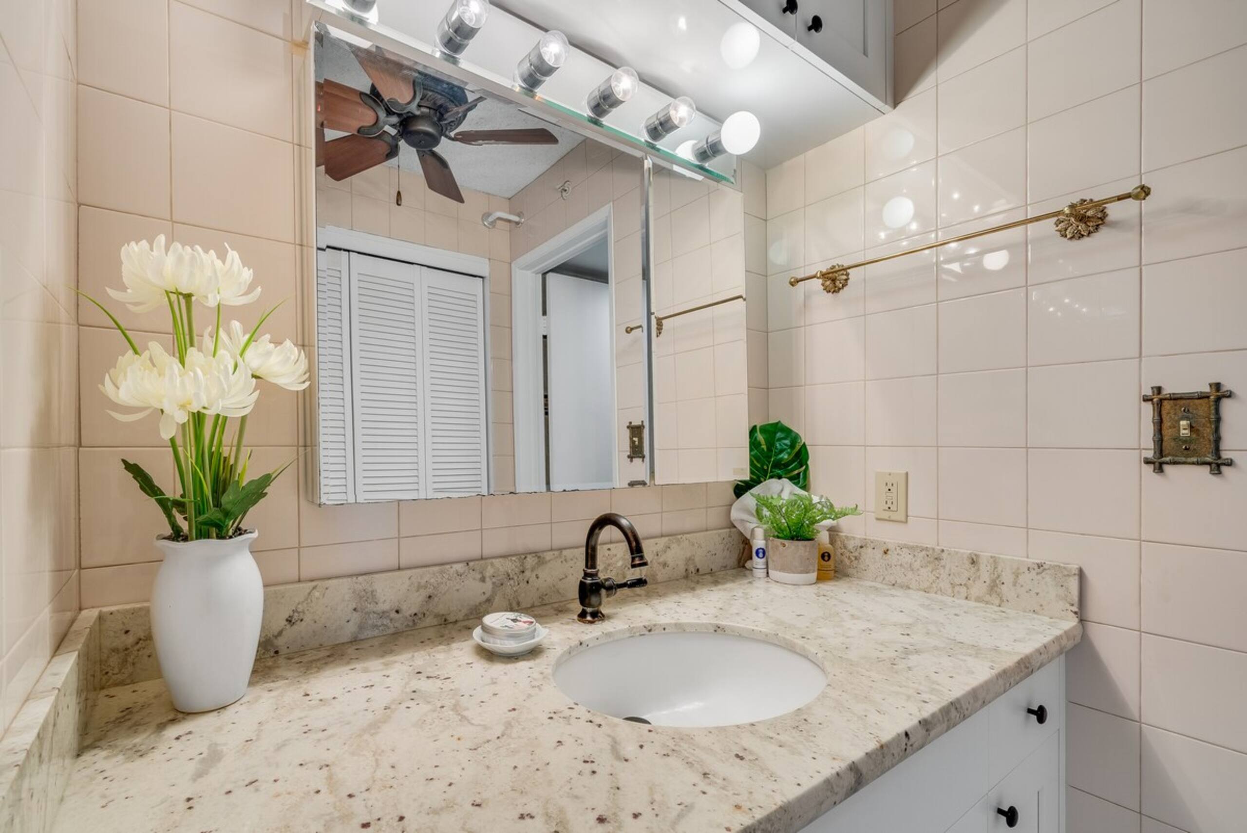 OceanFront Studio w Pool-Valley Isle 206 - Photo 24