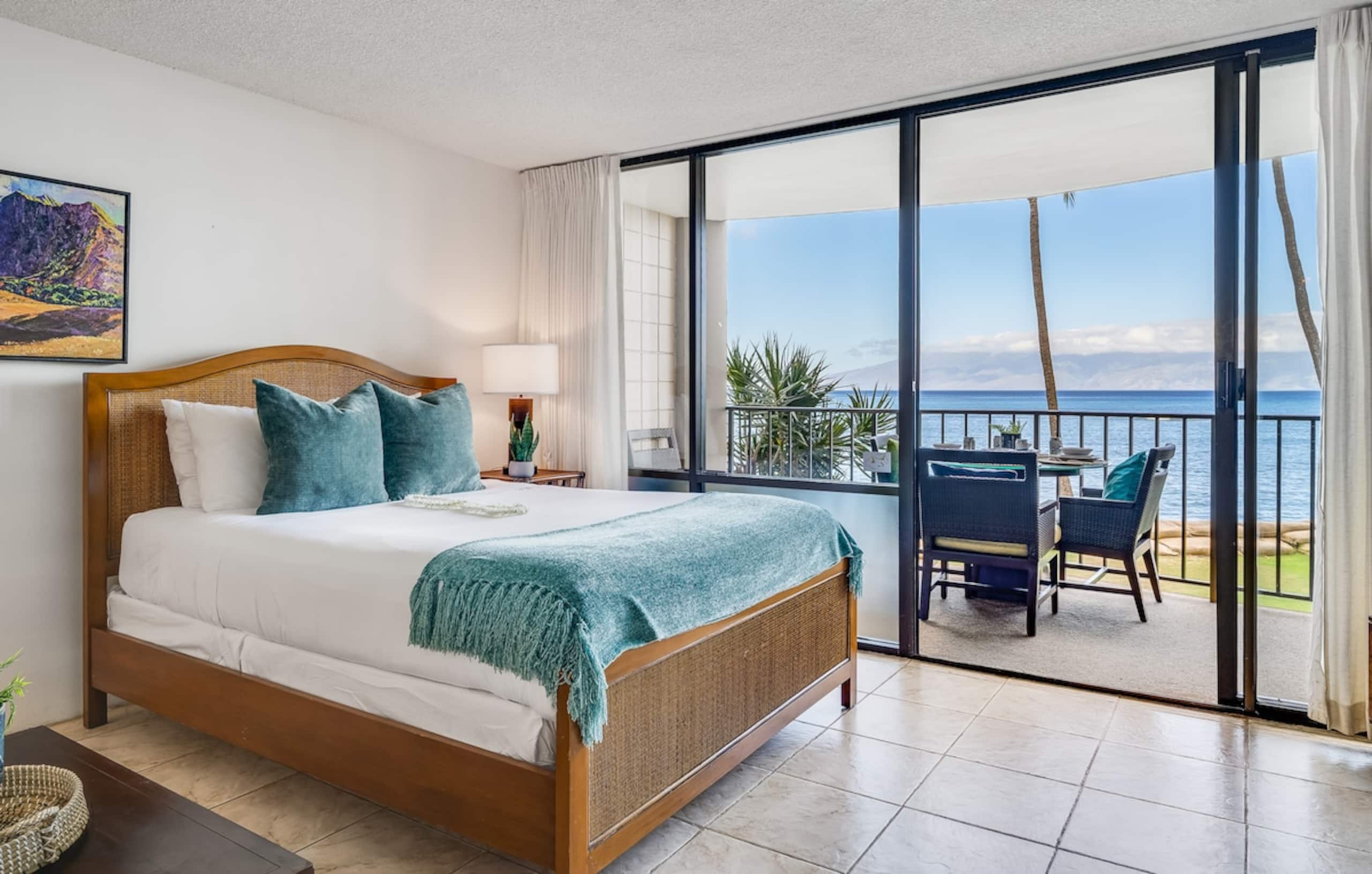 OceanFront Studio w Pool-Valley Isle 206 - Photo 3
