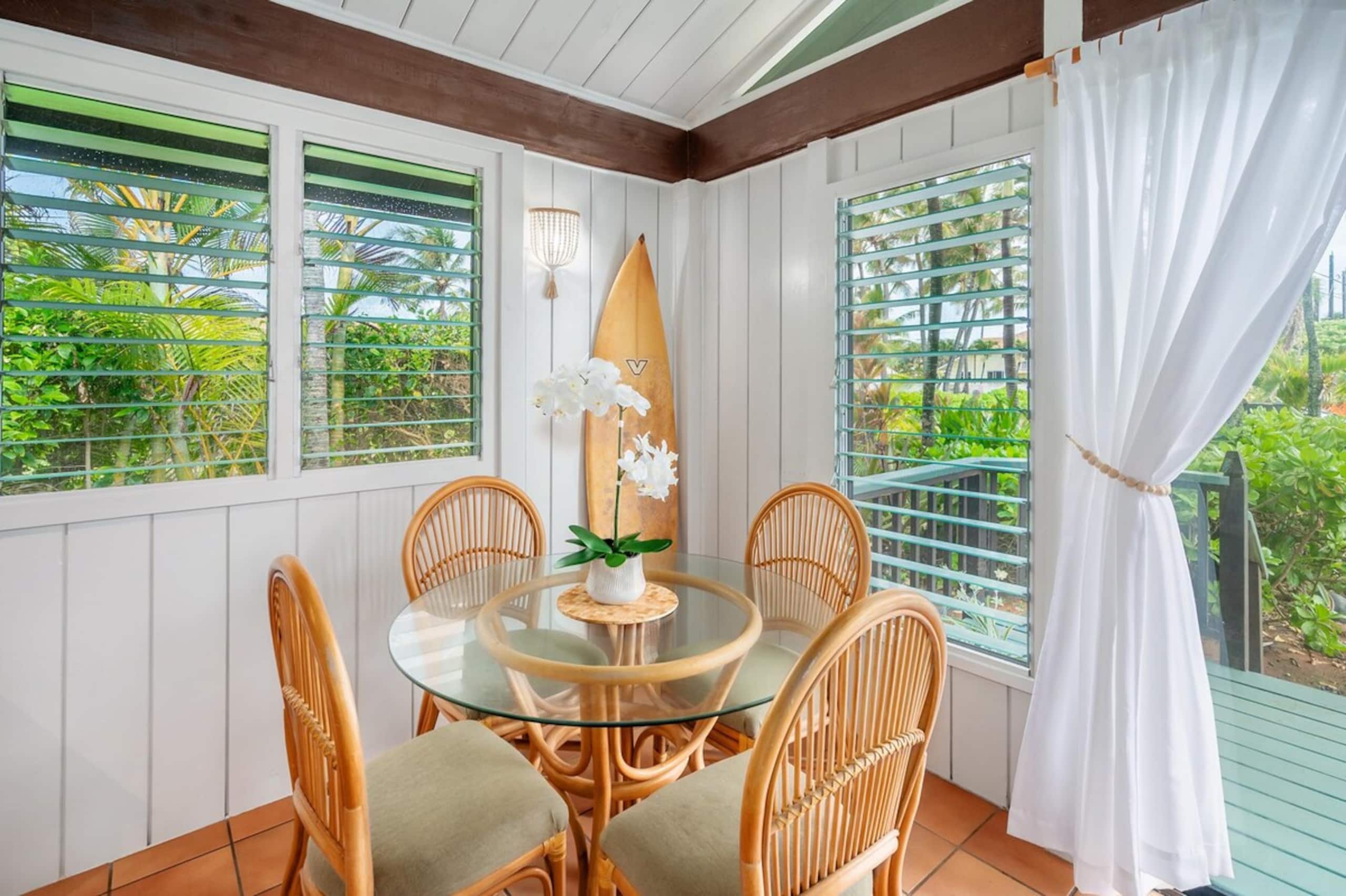 Beachfront Getaway with Panoramic Views - Photo 28