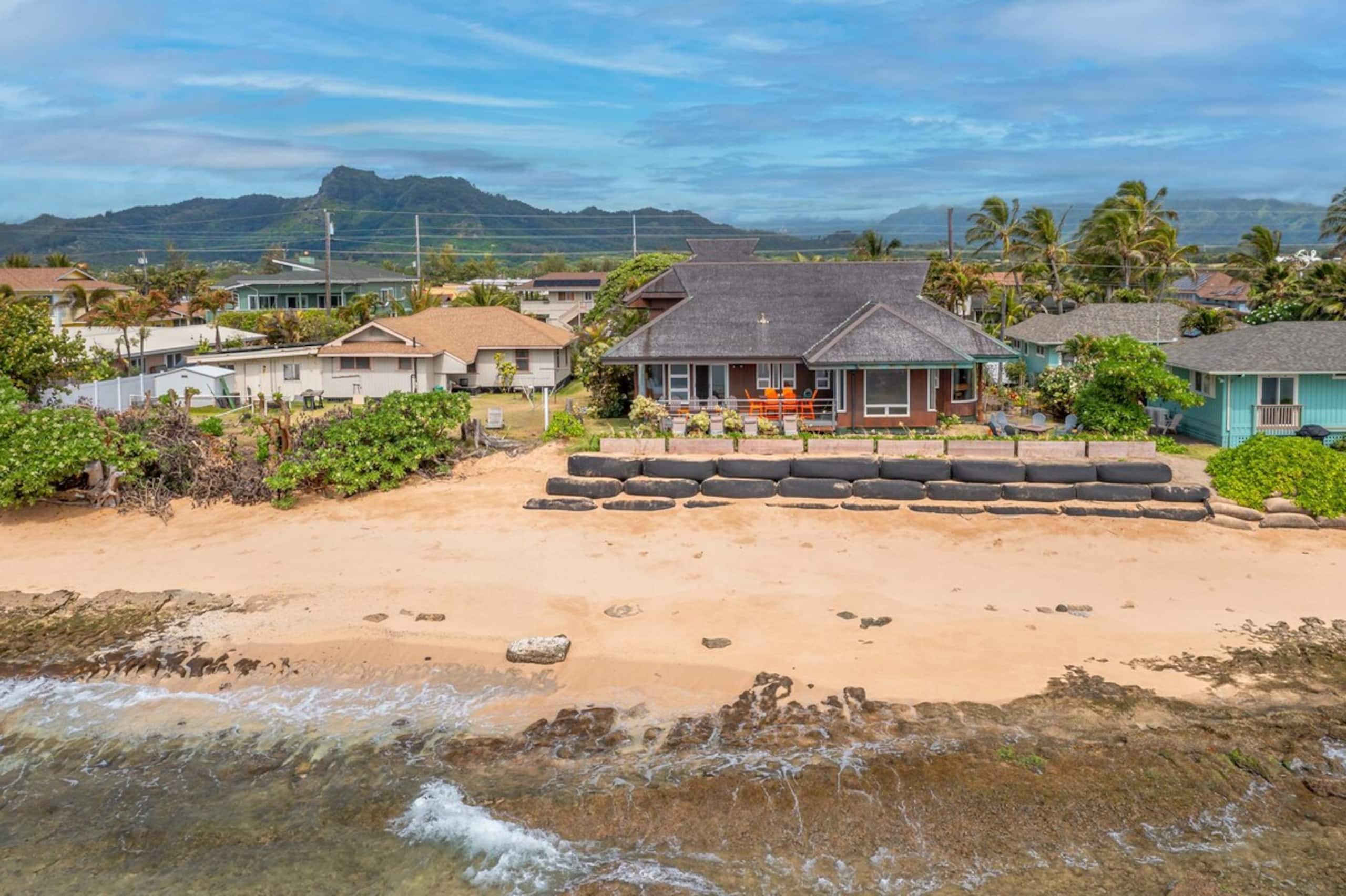 Beachfront Getaway with Panoramic Views - Photo 44