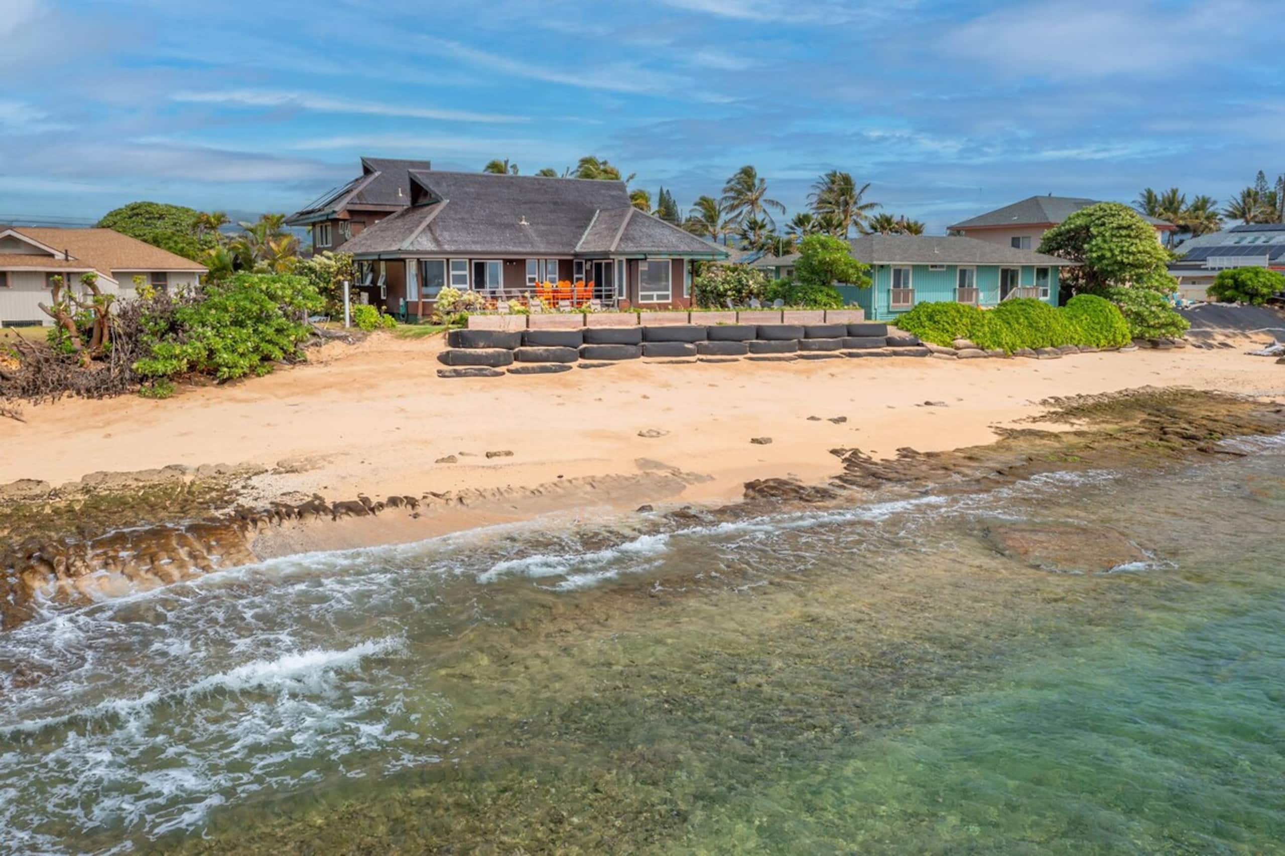 Beachfront Getaway with Panoramic Views - Photo 37
