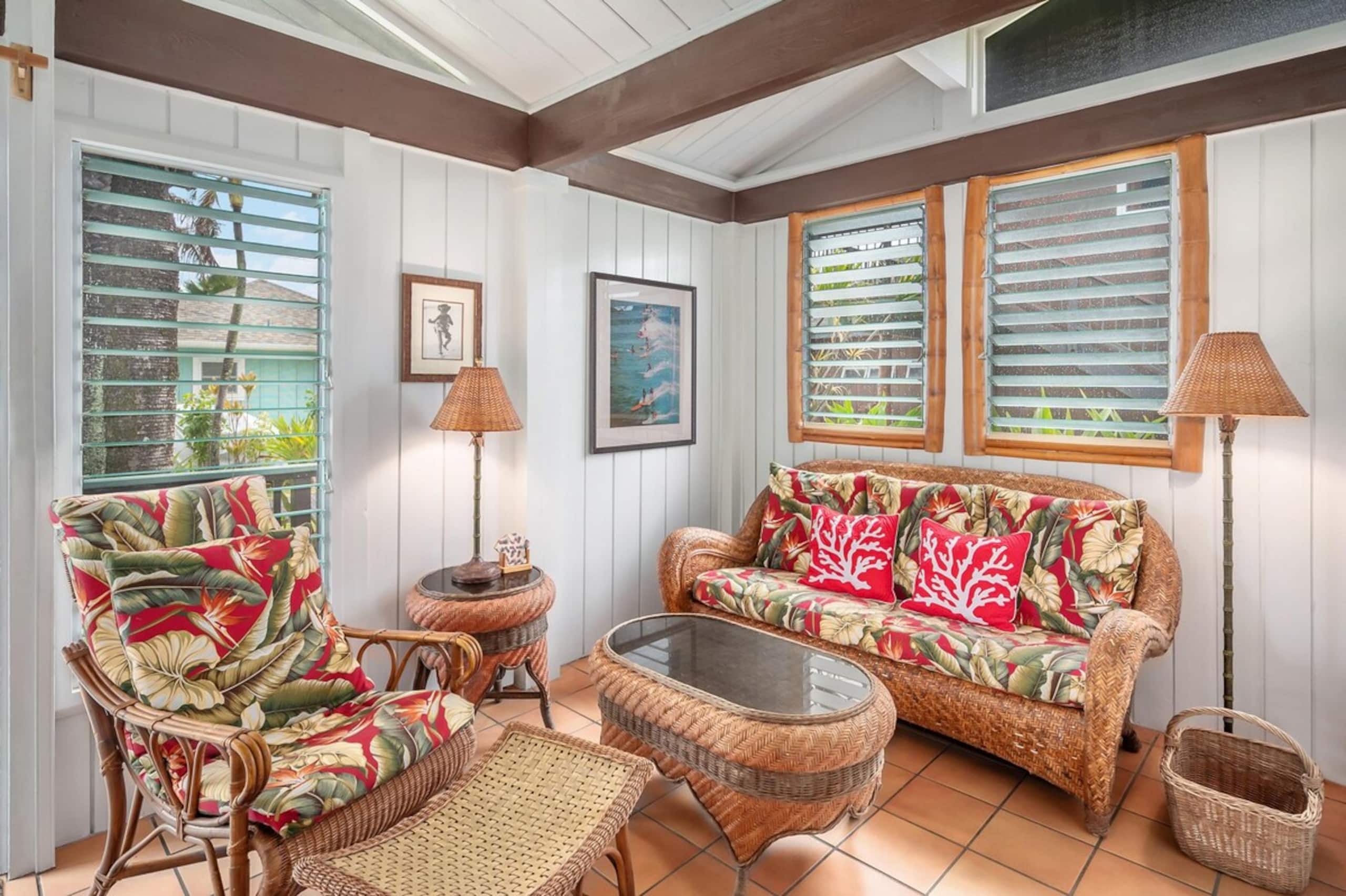 Beachfront Getaway with Panoramic Views - Photo 32