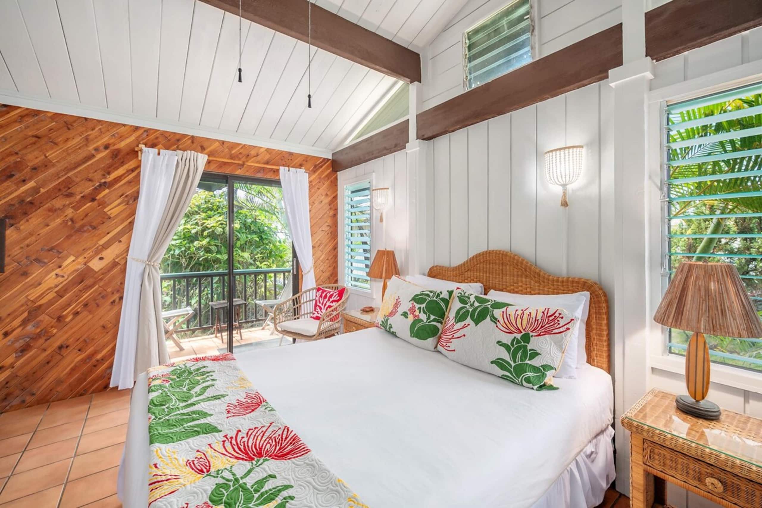 Beachfront Getaway with Panoramic Views - Photo 38