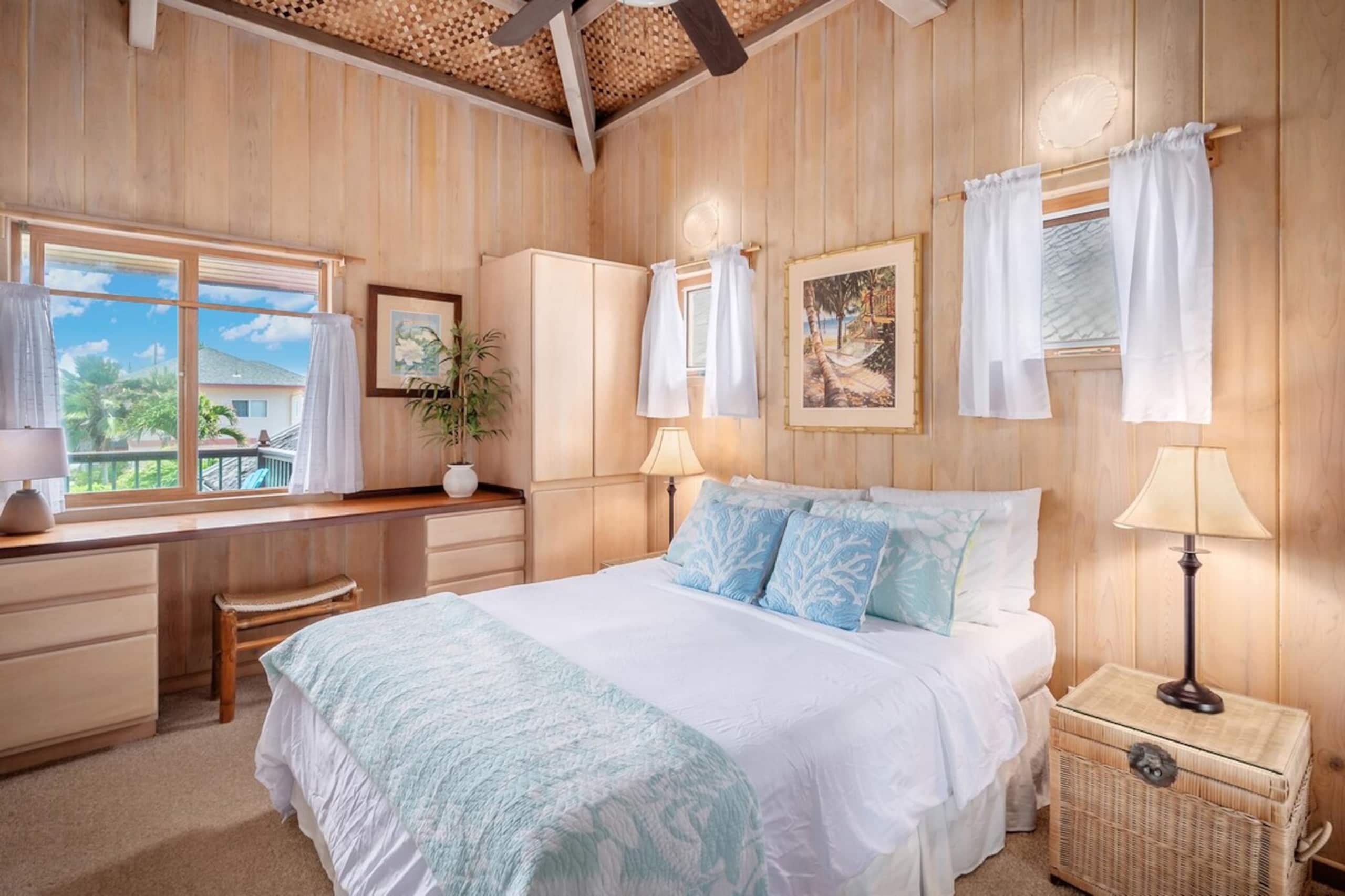 Beachfront Getaway with Panoramic Views - Photo 24