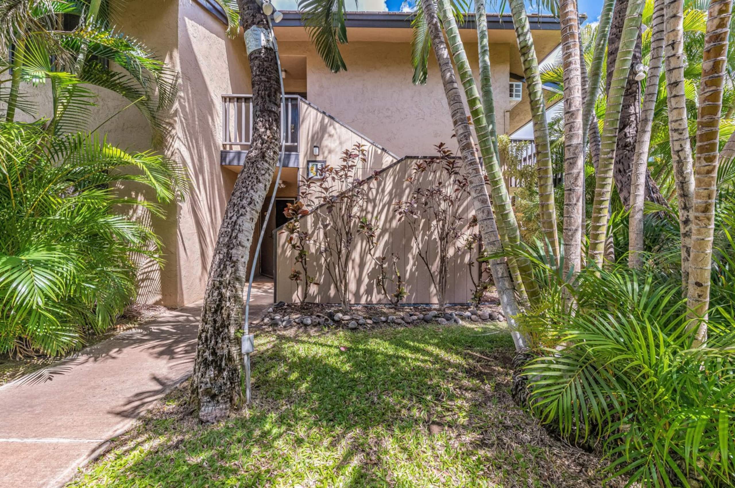 Beautiful Updated Condo, Steps from Beaches/Restau - Photo 37