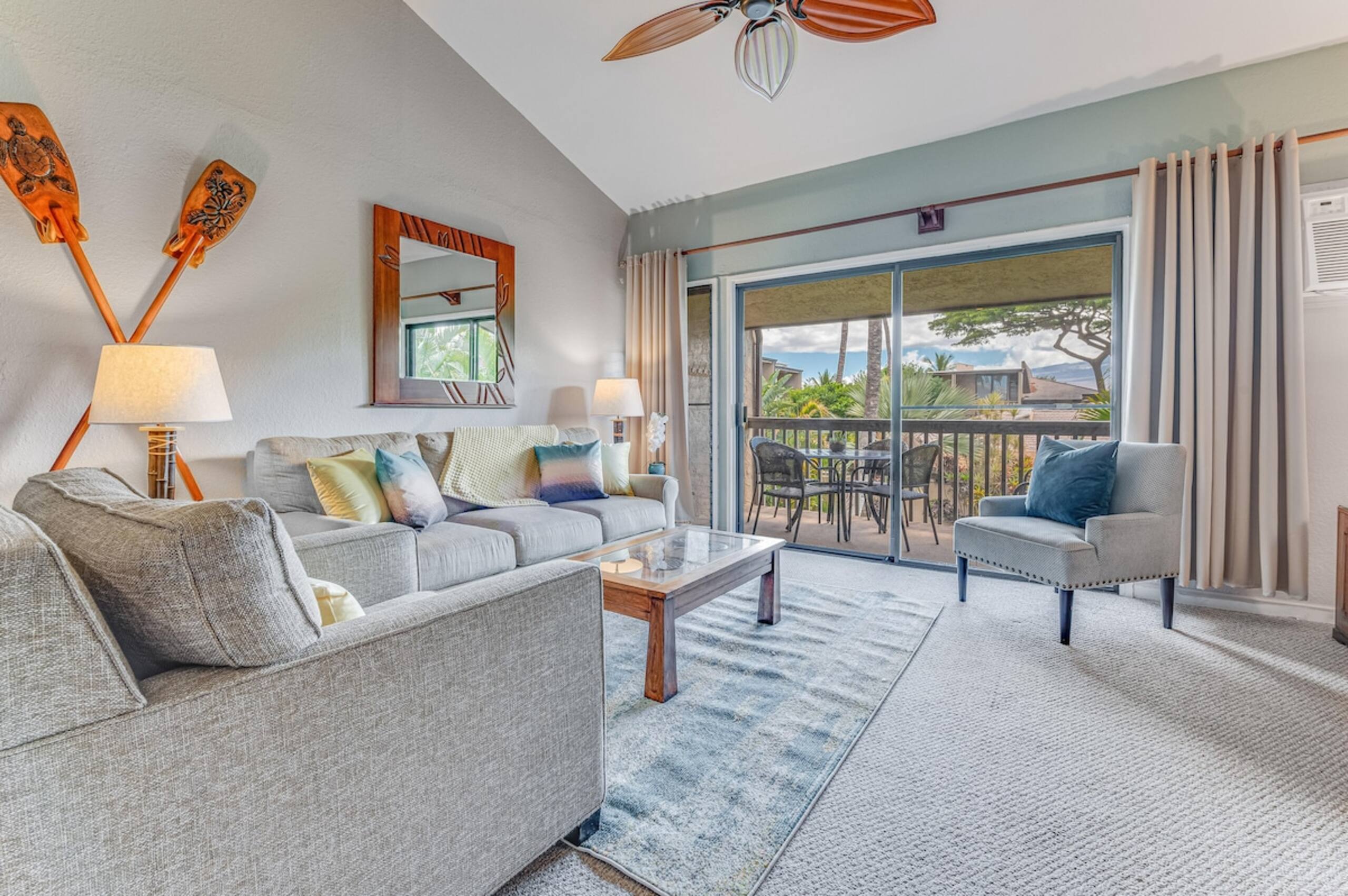Beautiful Updated Condo, Steps from Beaches/Restau - Photo 6