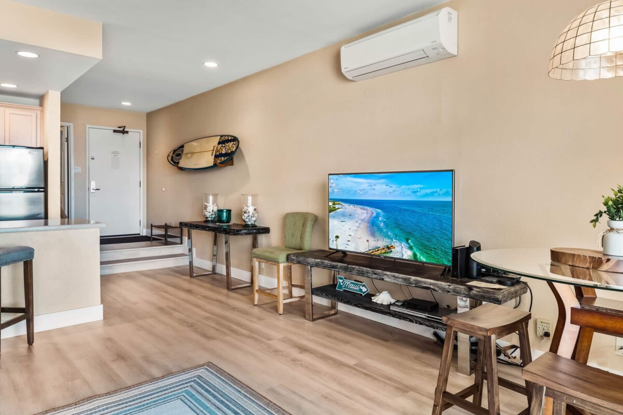 Ocean front condo, where the waves and whales meet - Photo 4