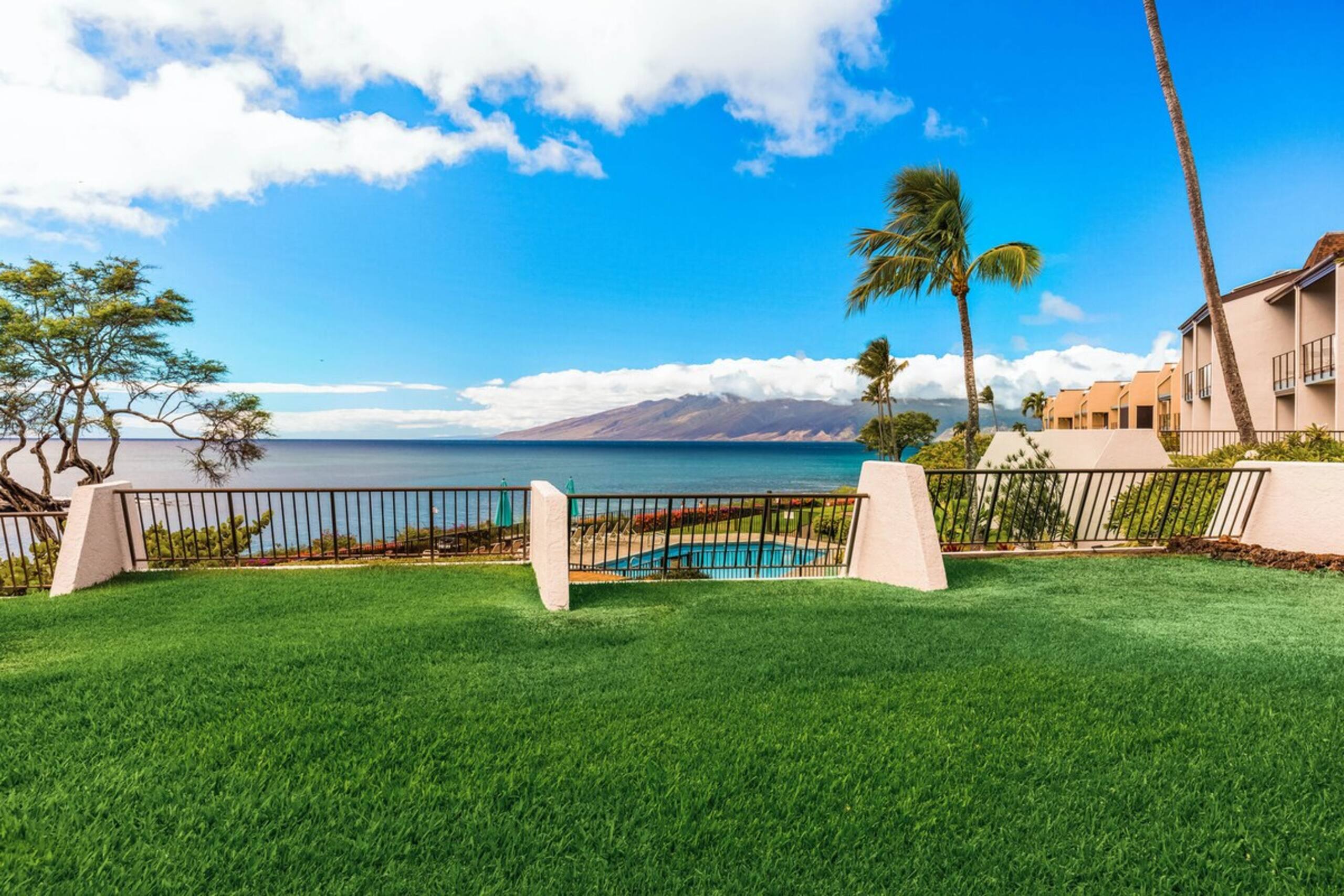 Ocean front condo, where the waves and whales meet - Photo 25