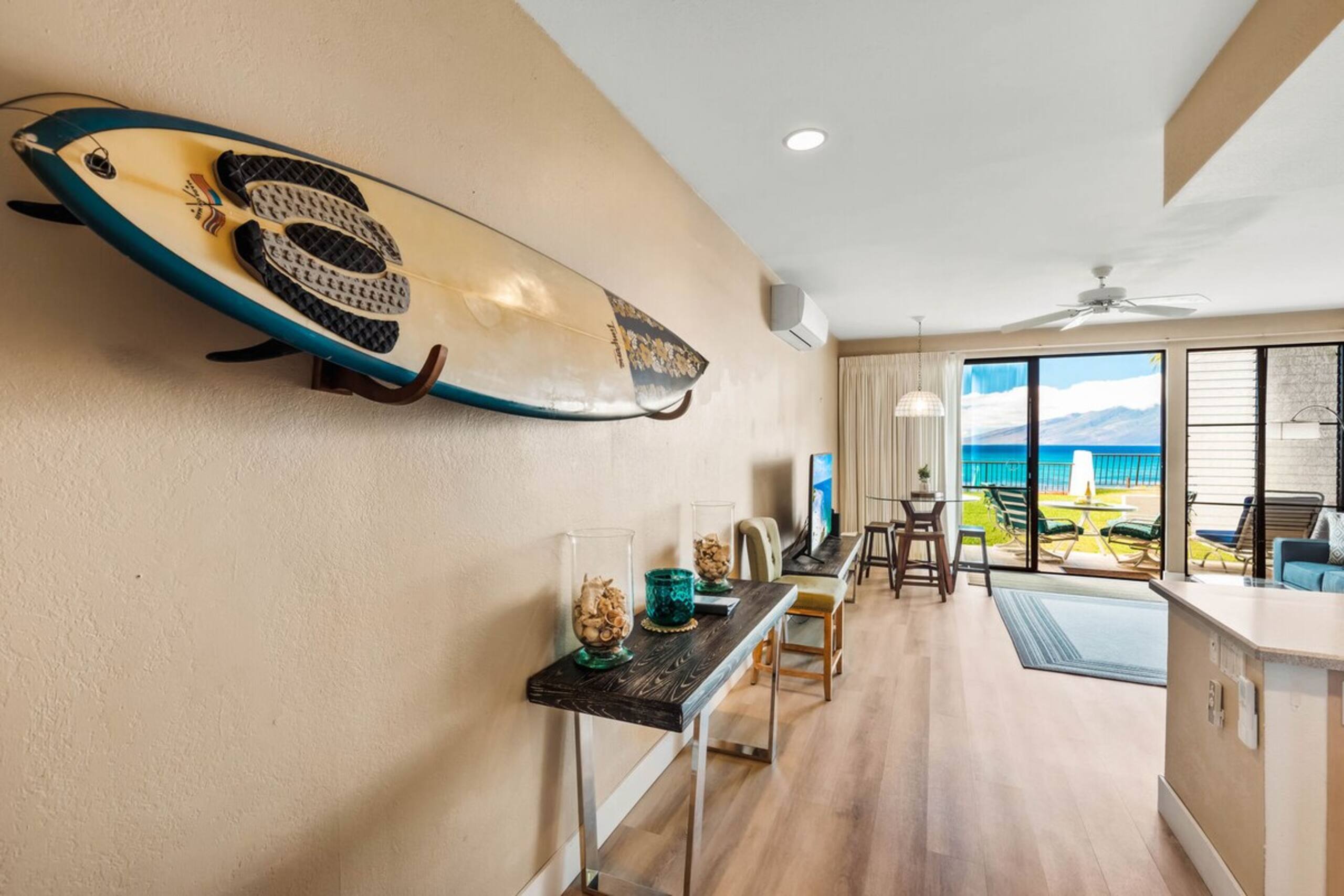 Ocean front condo, where the waves and whales meet - Photo 10