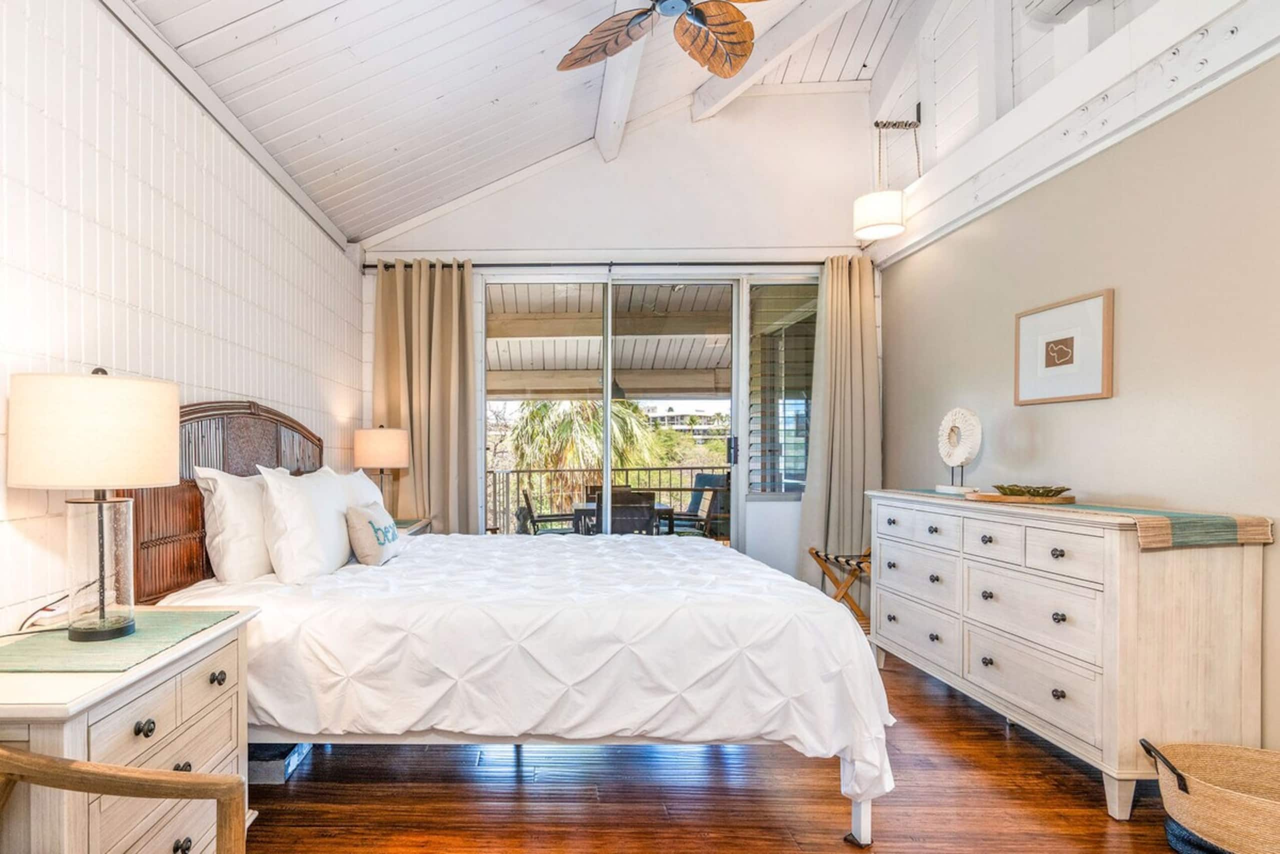 Haleakala Shores A-411 Modern, King Beds, Full AC - Photo 17