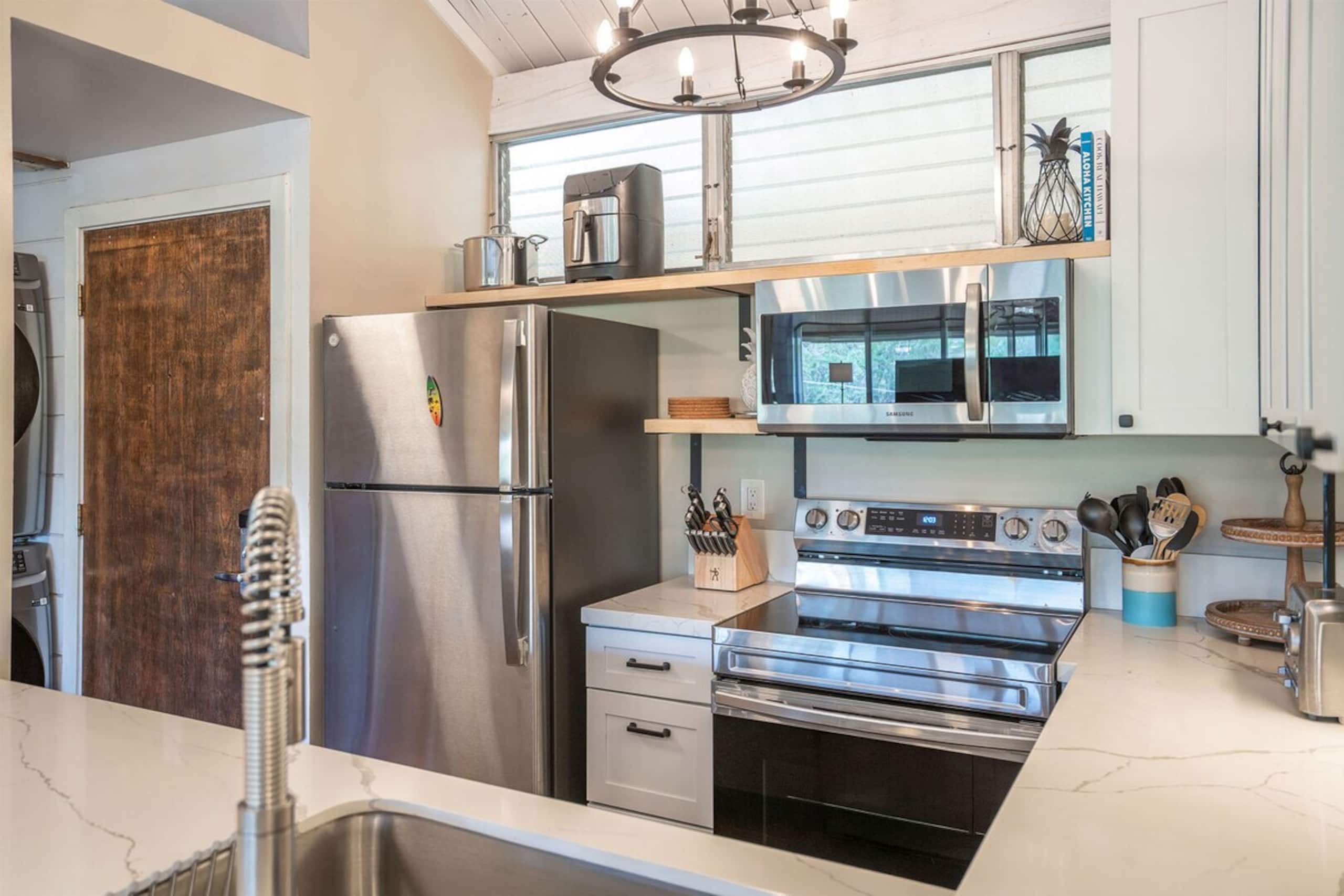Haleakala Shores A-411 Modern, King Beds, Full AC - Photo 13