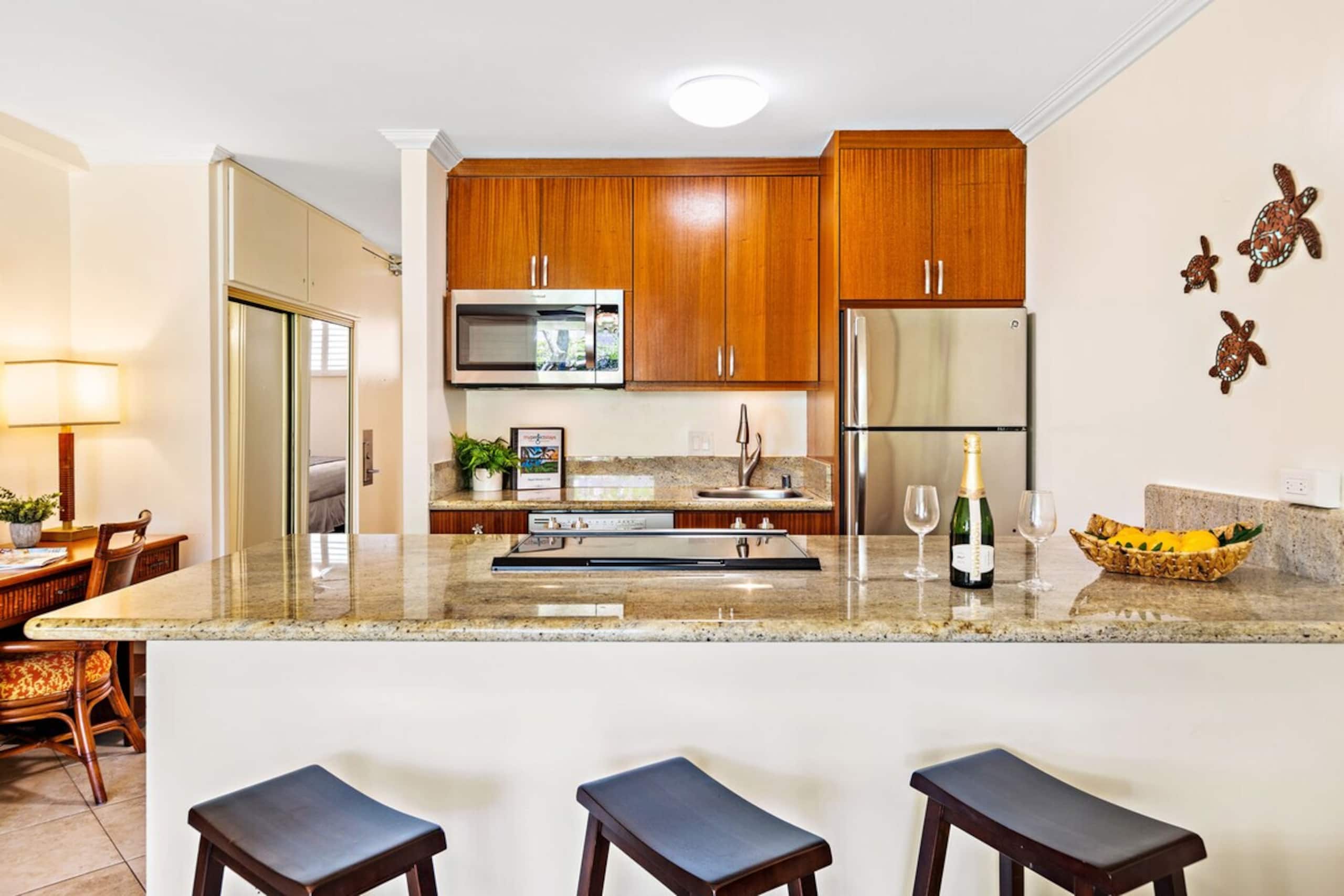 Ground floor unit, minutes away from Napili Bay - Photo 8
