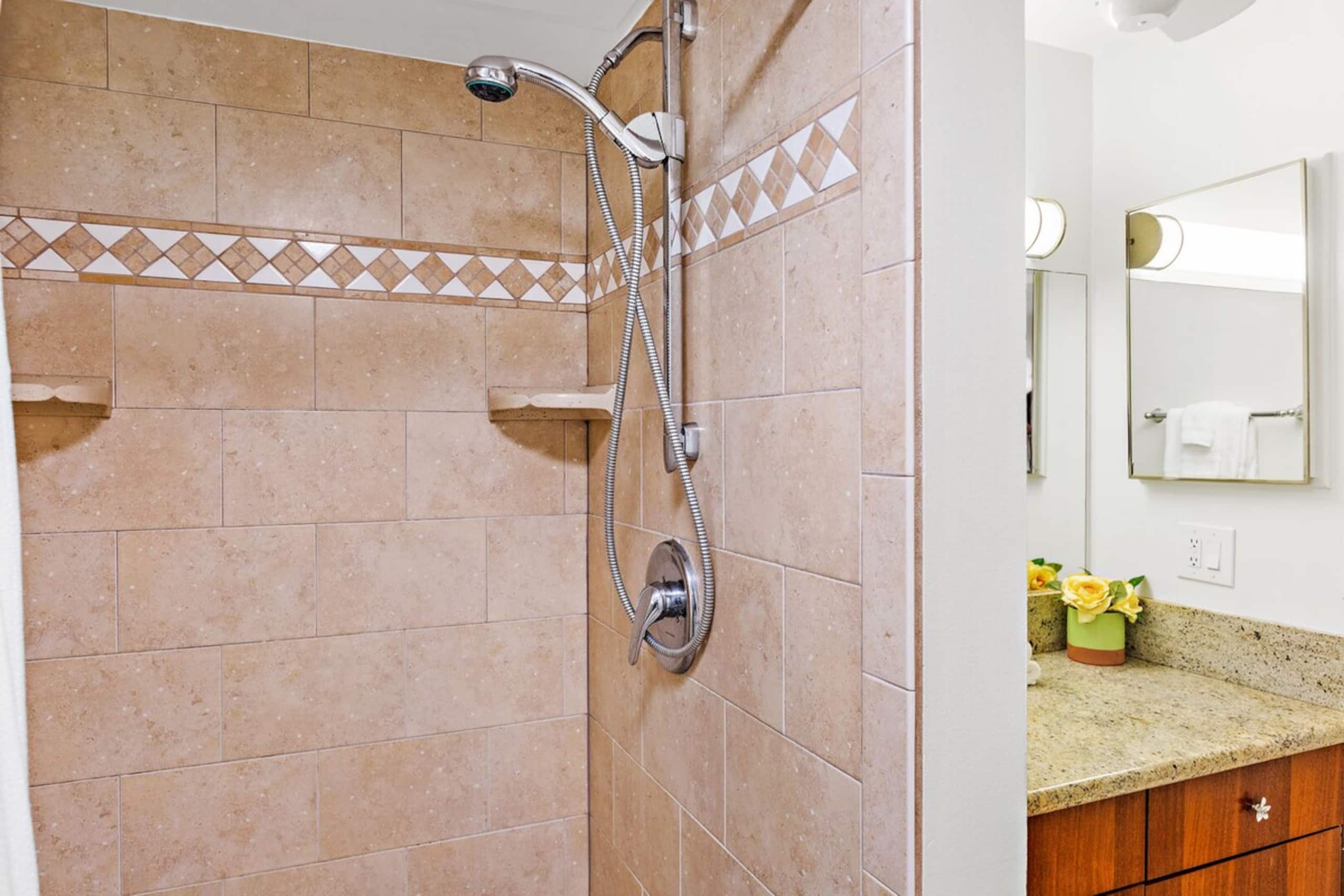 Ground floor unit, minutes away from Napili Bay - Photo 16