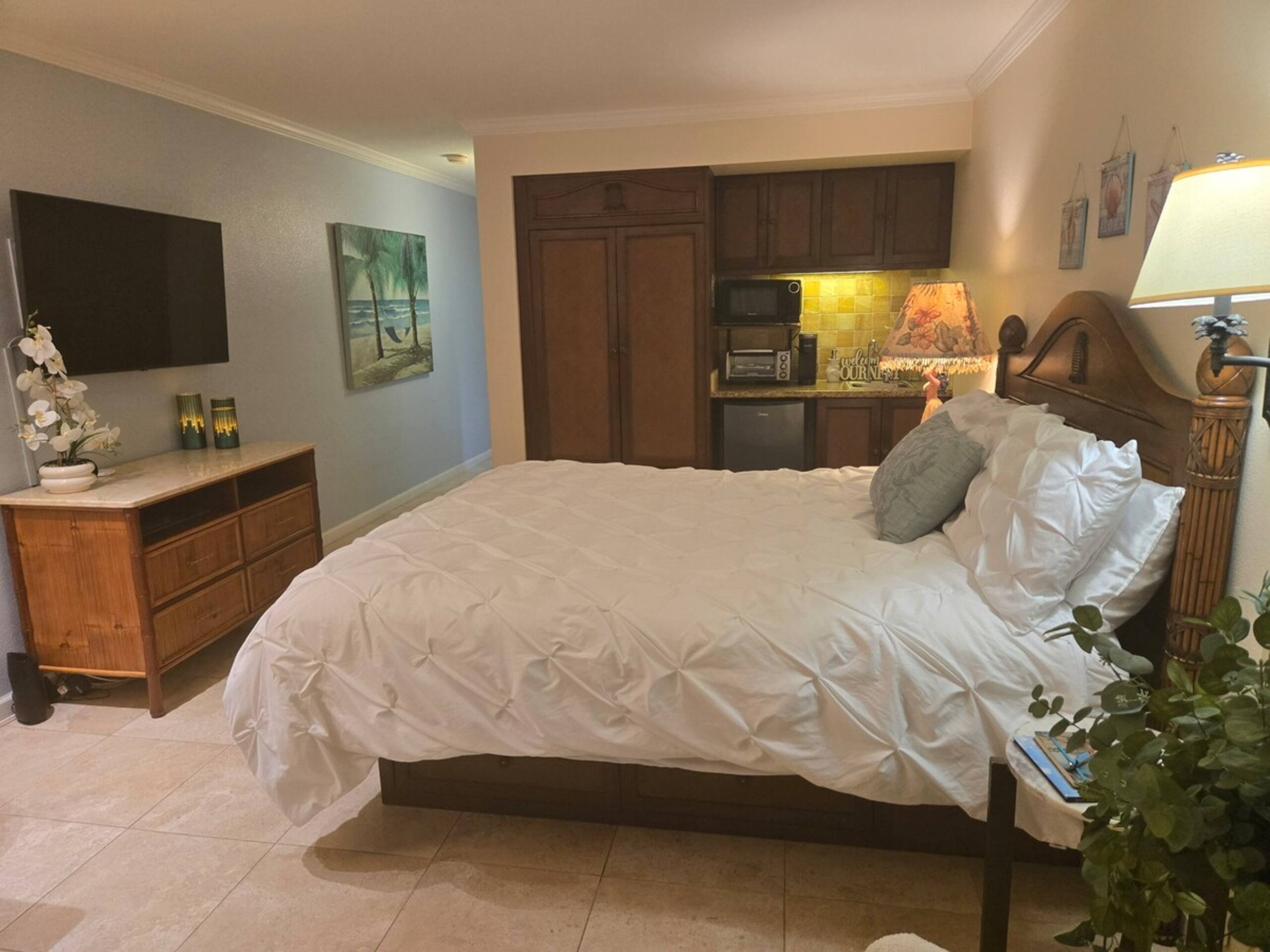 Ocean, Pool & Courtyard View Condo - corner unit - Photo 8