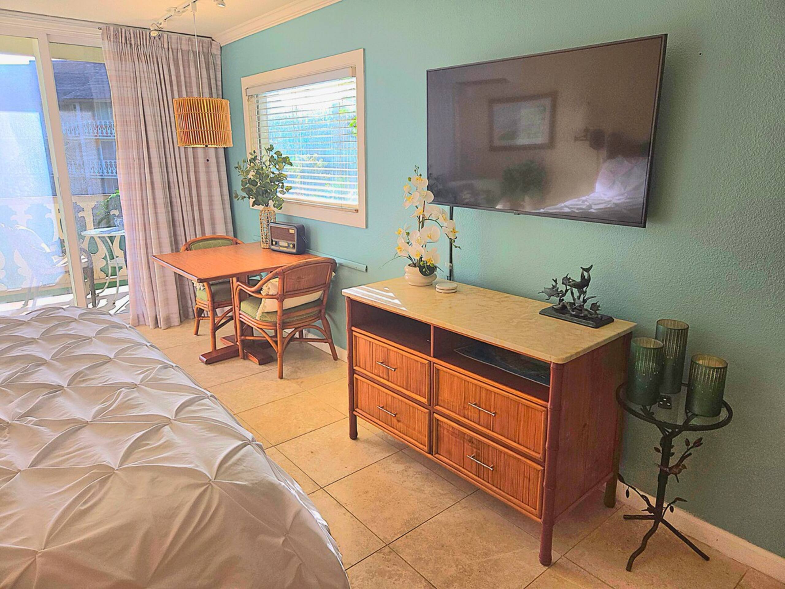 Ocean, Pool & Courtyard View Condo - corner unit - Photo 37