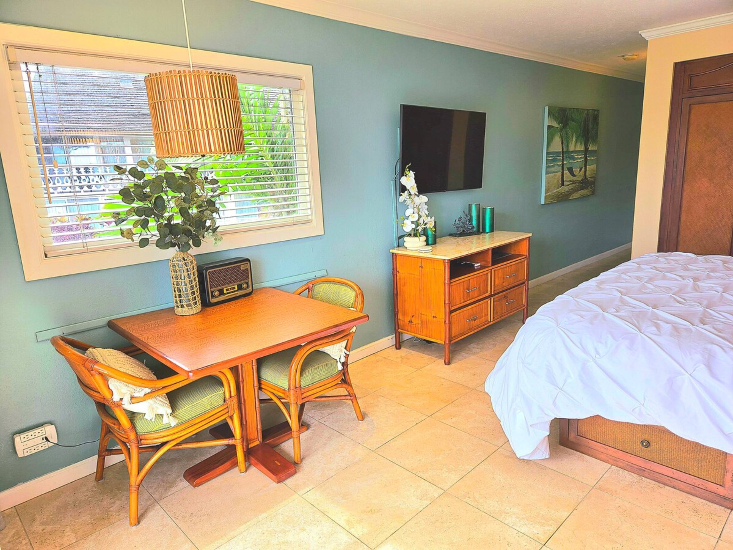 Ocean, Pool & Courtyard View Condo - corner unit - Photo 11