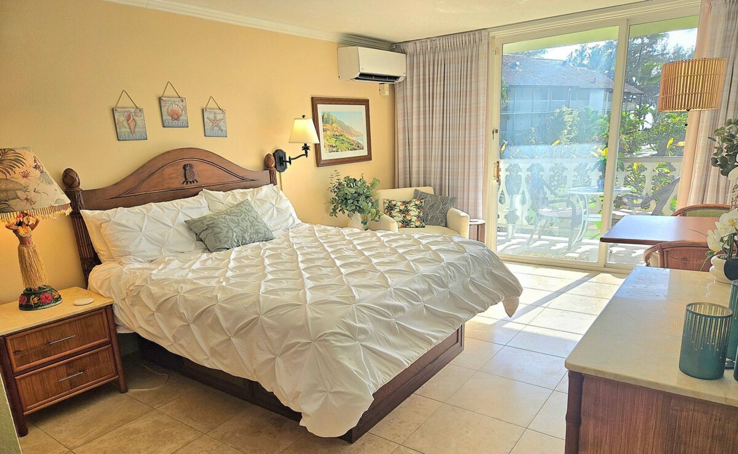 Ocean, Pool & Courtyard View Condo - corner unit - Photo 6