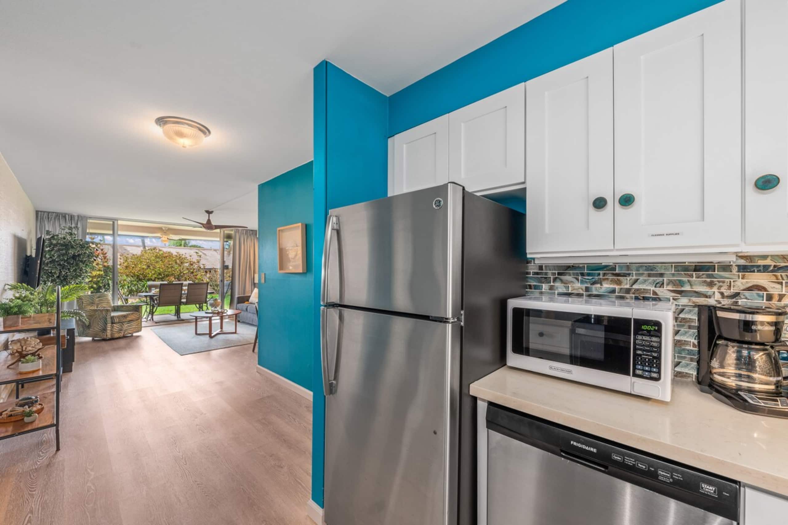 Updated 1 BR w/ AC Pool, Beach Cabana - EL L102 - Photo 6
