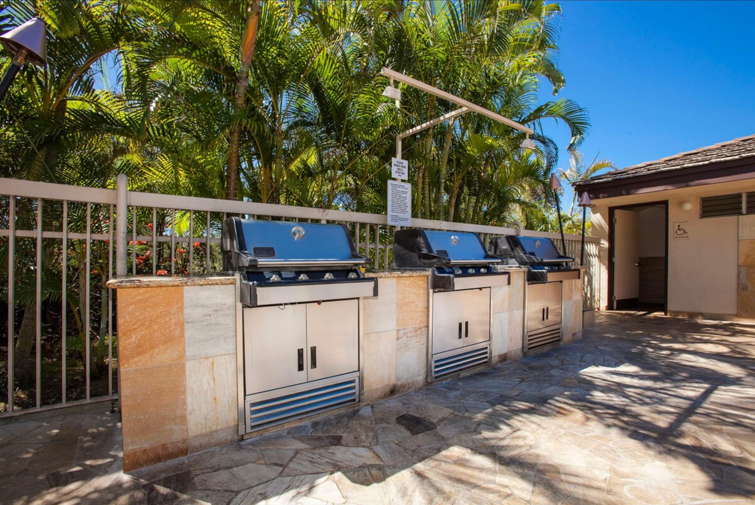 Maui Banyan Pool, Hot Tub, Walk to Beach - Photo 21