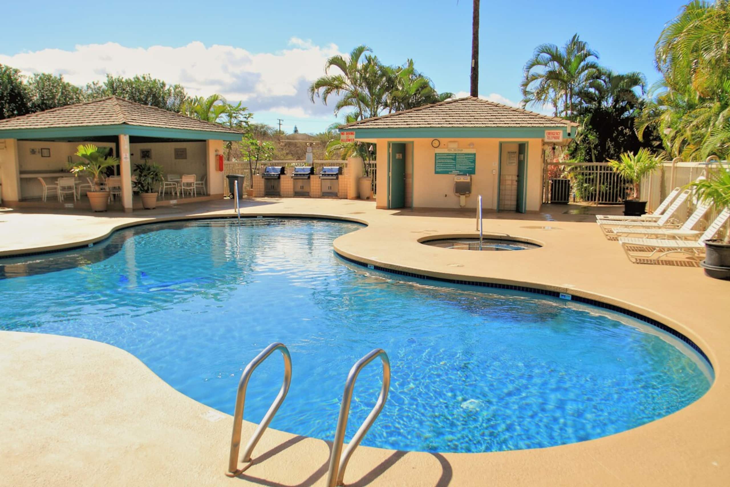 Maui Banyan Pool, Hot Tub, Walk to Beach - Photo 10