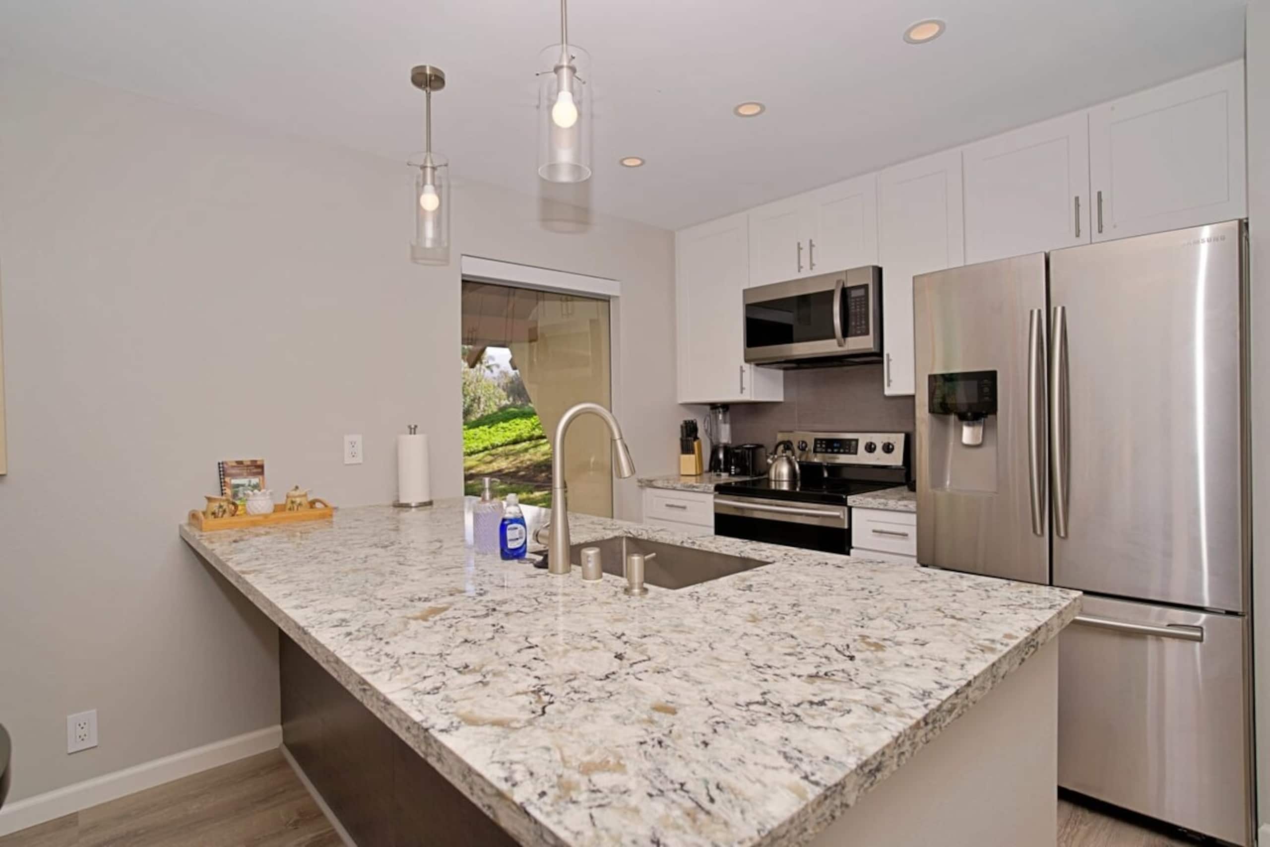 Front row of Maui Kamaole. Newly renovated unit wi - Photo 13