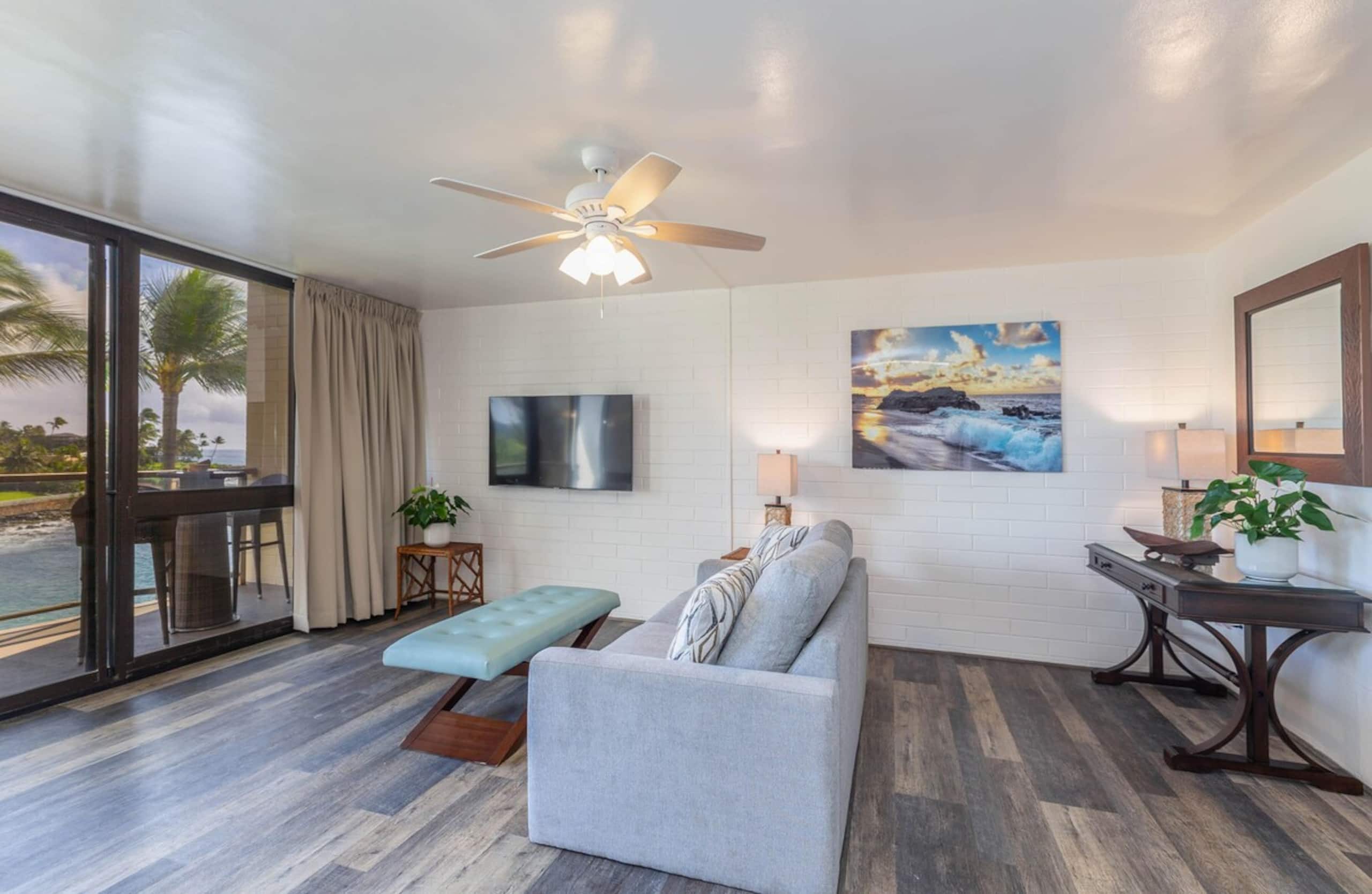 End Unit Oceanfront Getaway at Kuhio Shores 401 - Photo 2