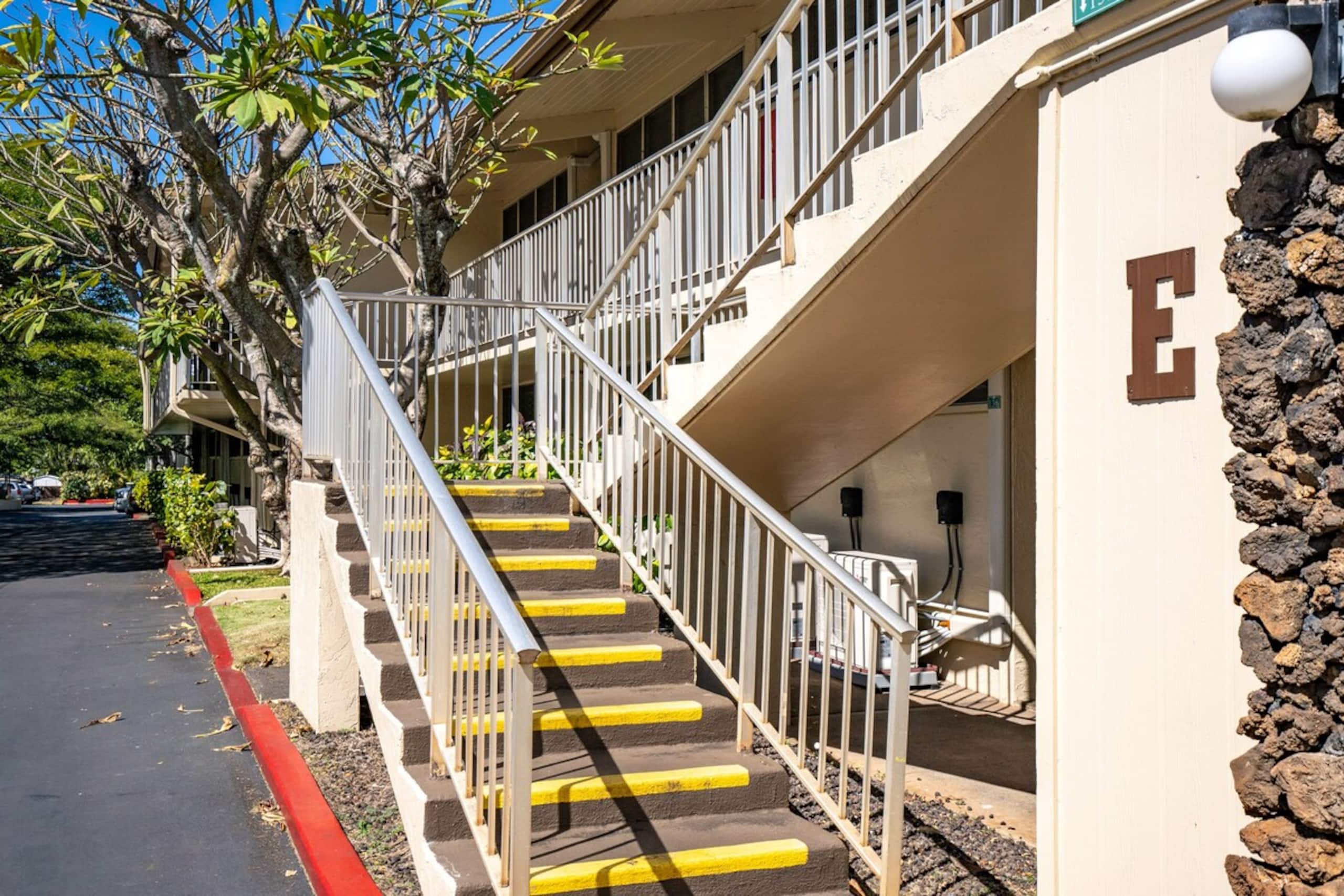 Napili Bay beachfront condo w/ pool views - Photo 20