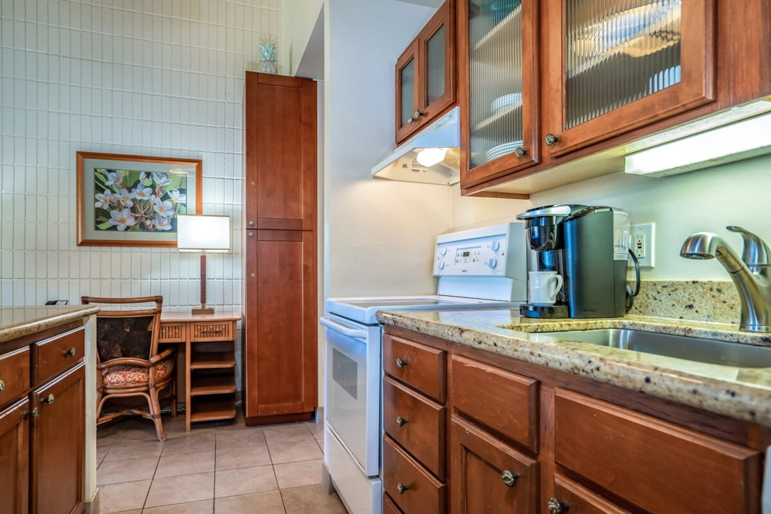 Napili Bay beachfront condo w/ pool views - Photo 12
