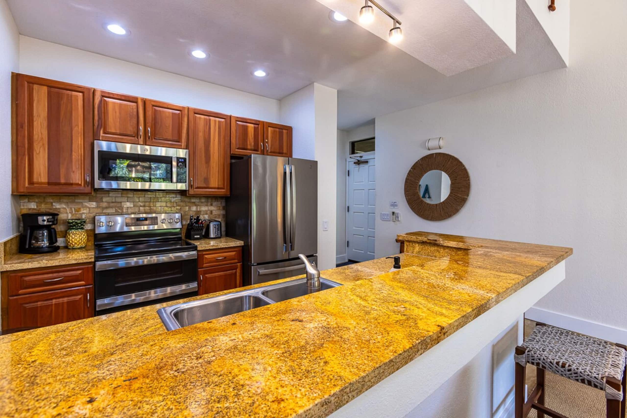Wailea golf course condo w/ pool access - Photo 16