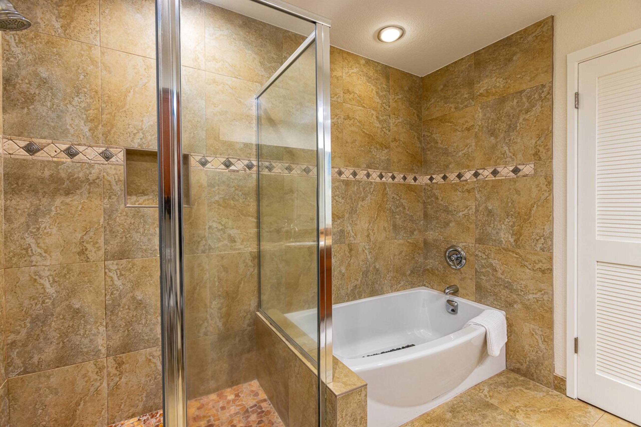 Wailea golf course condo w/ pool access - Photo 29