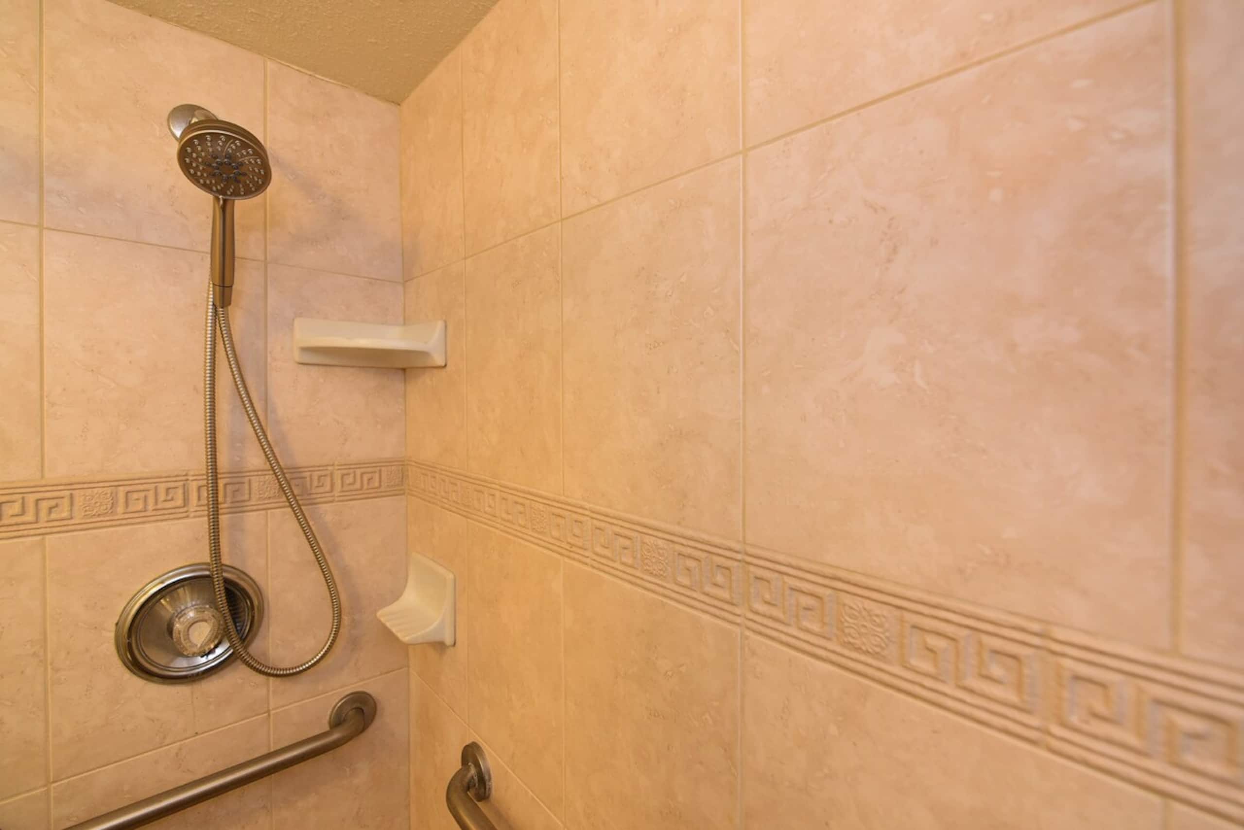 Cozy 1BD By Beach Ocean View Pool - Kihei Akahi - Photo 17