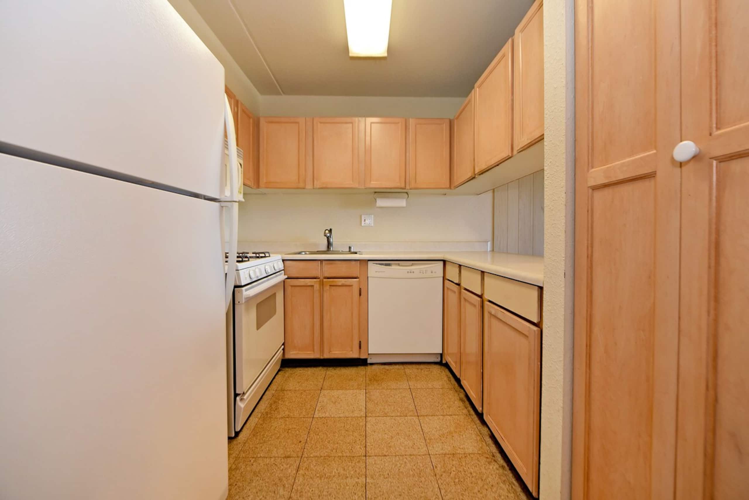 Cozy 1BD By Beach Ocean View Pool - Kihei Akahi - Photo 15