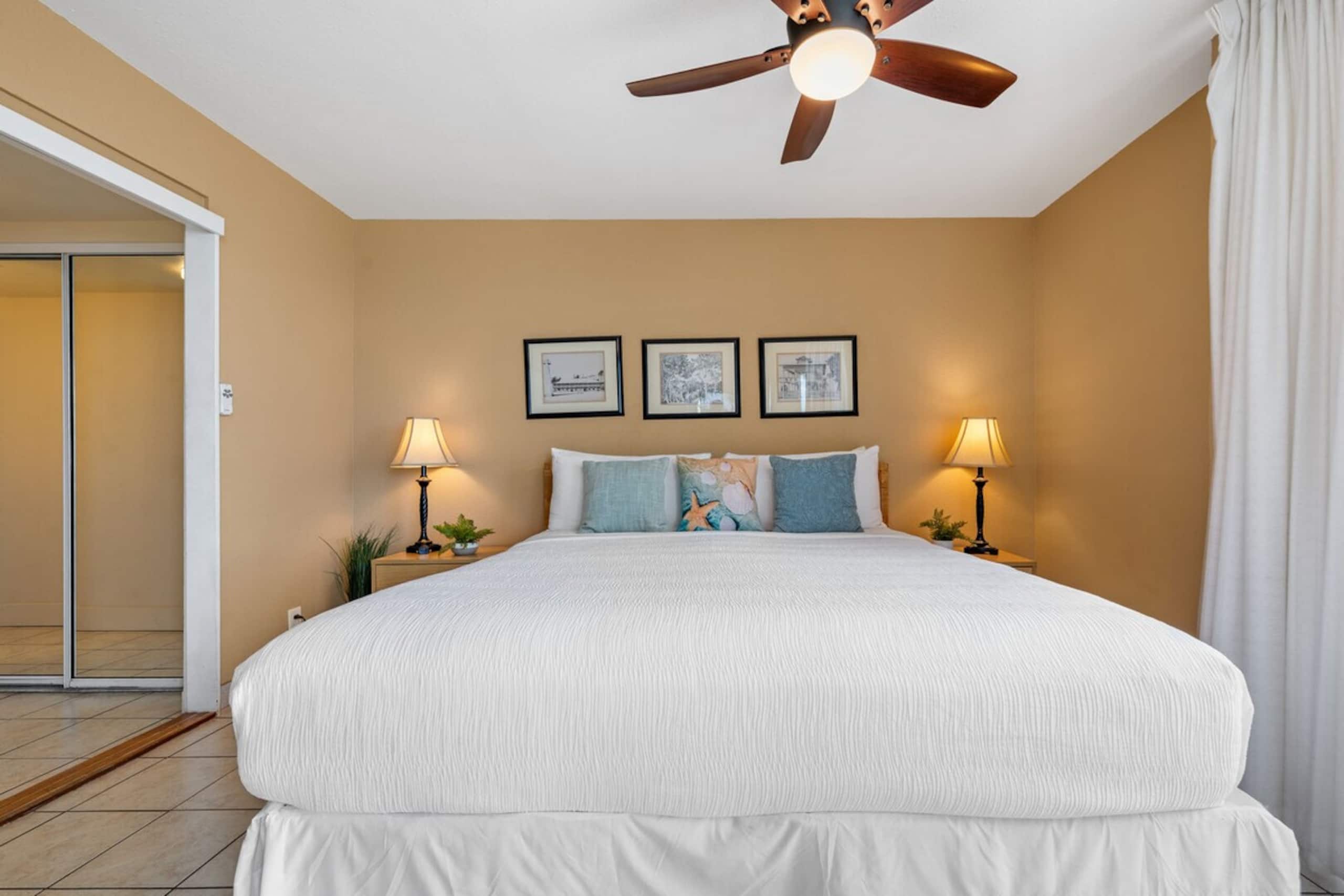 Bedroom with private lanai access - Photo 14