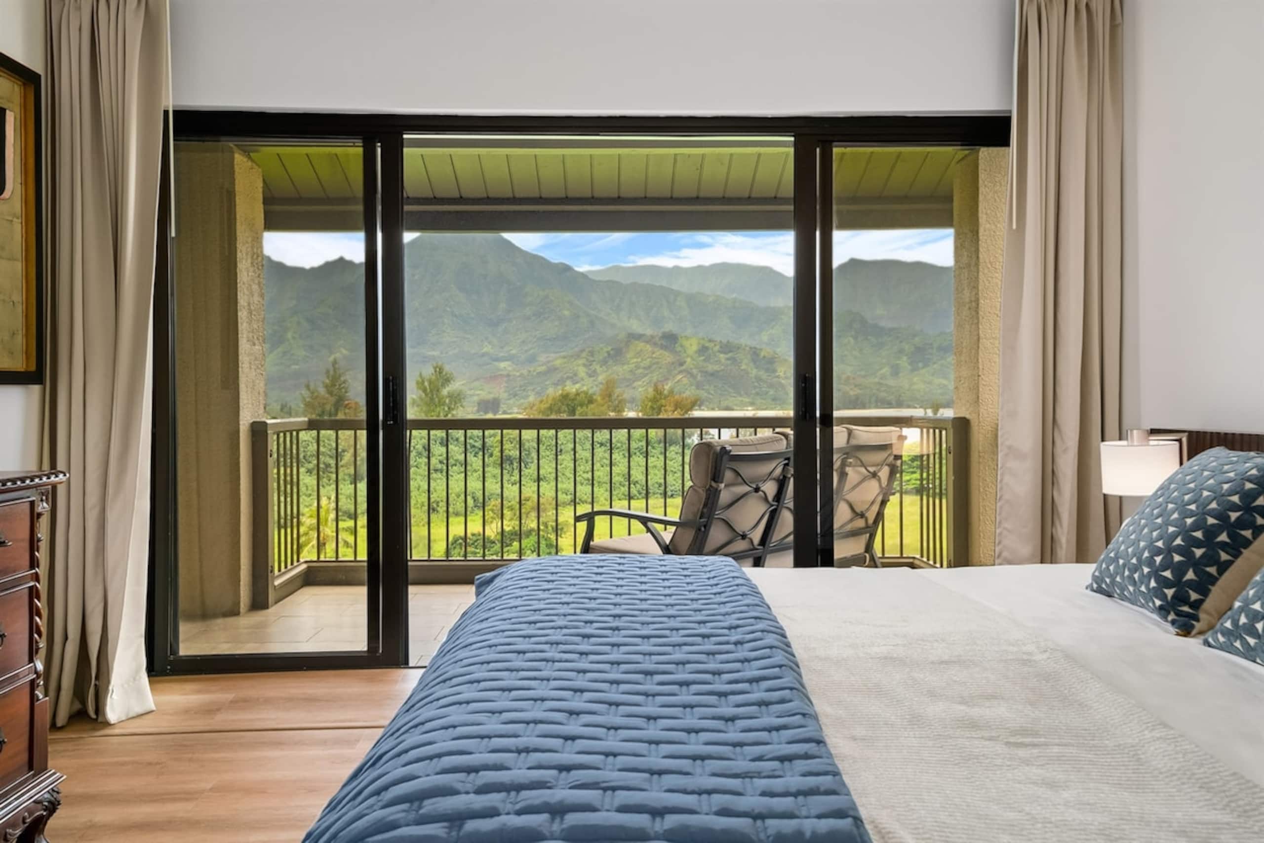 Top Floor Ocean View Resort 3BR +Beach +A/C +Pool - Photo 15