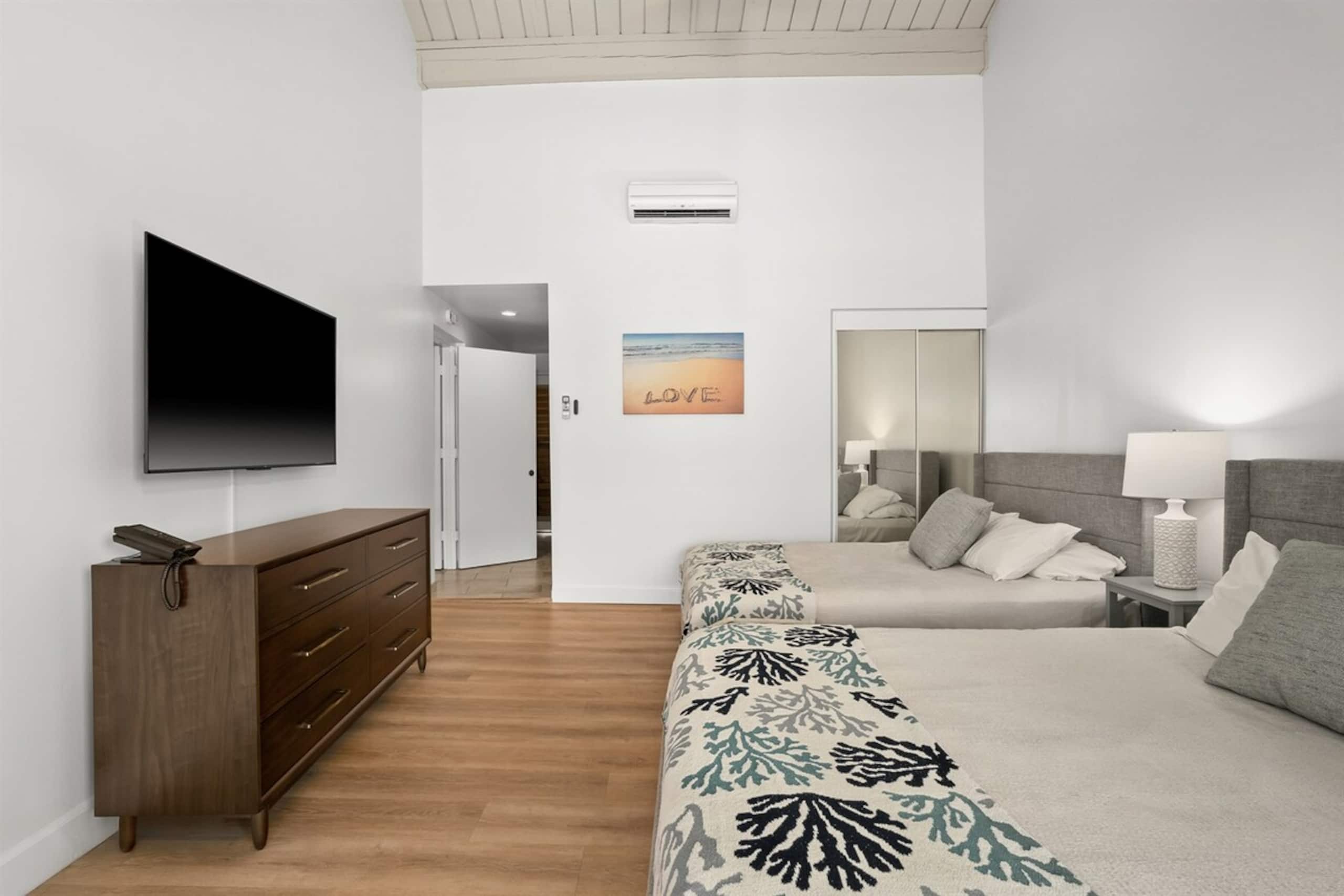 Top Floor Ocean View Resort 3BR +Beach +A/C +Pool - Photo 12