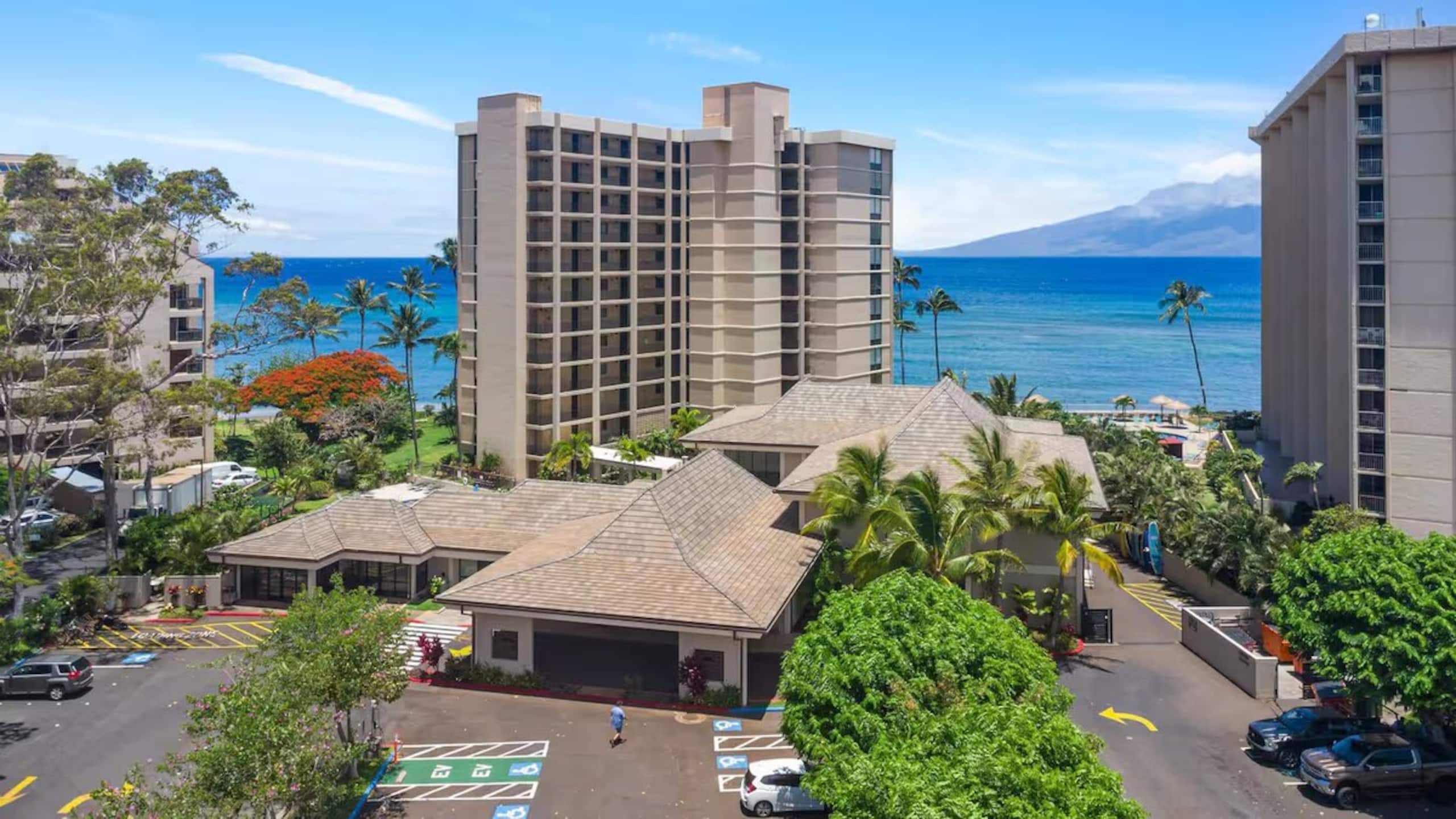 Remodeled Luxe Beachfront Escape Ocean Views & AC - Photo 13