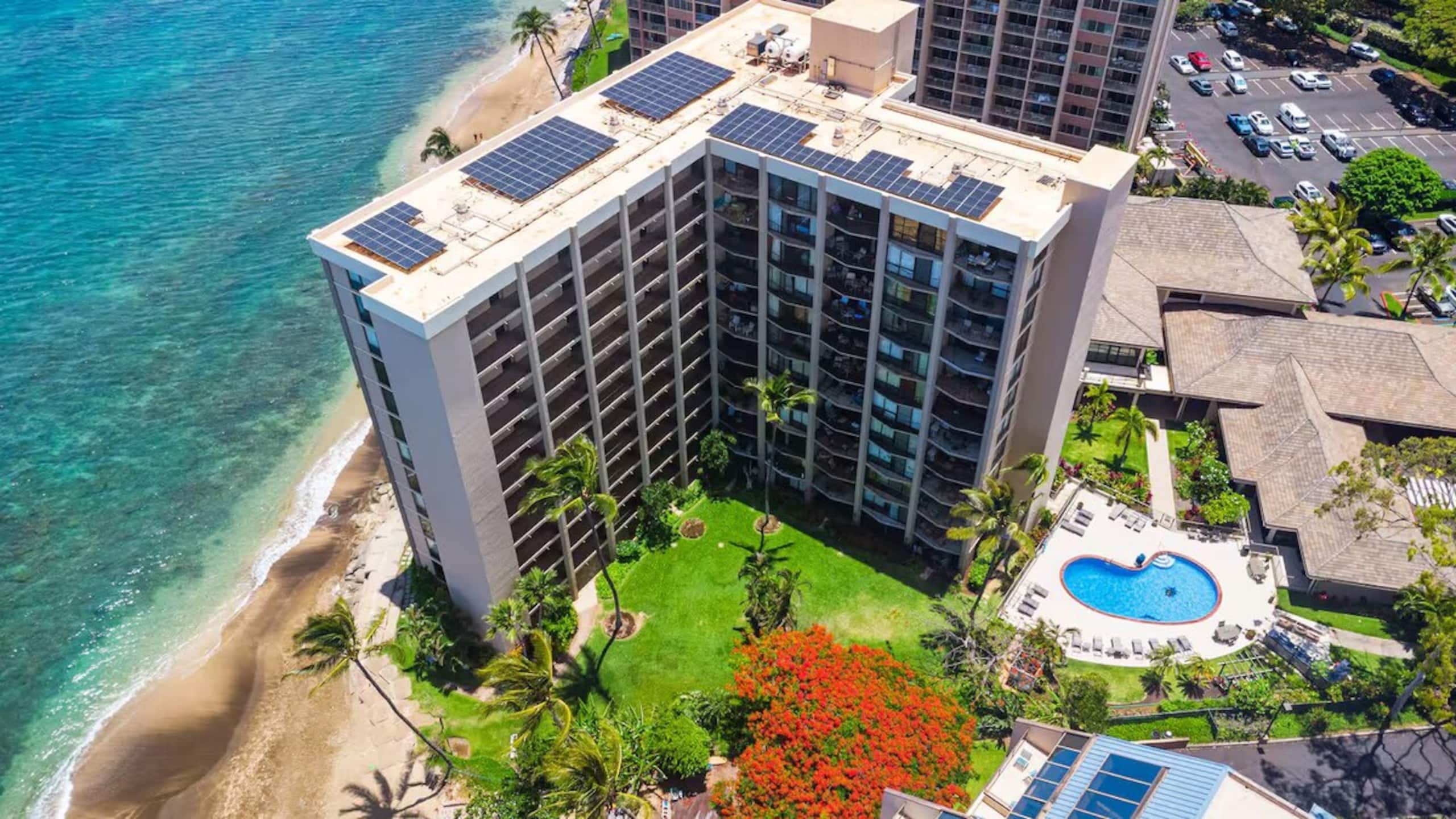 Remodeled Luxe Beachfront Escape Ocean Views & AC - Photo 10