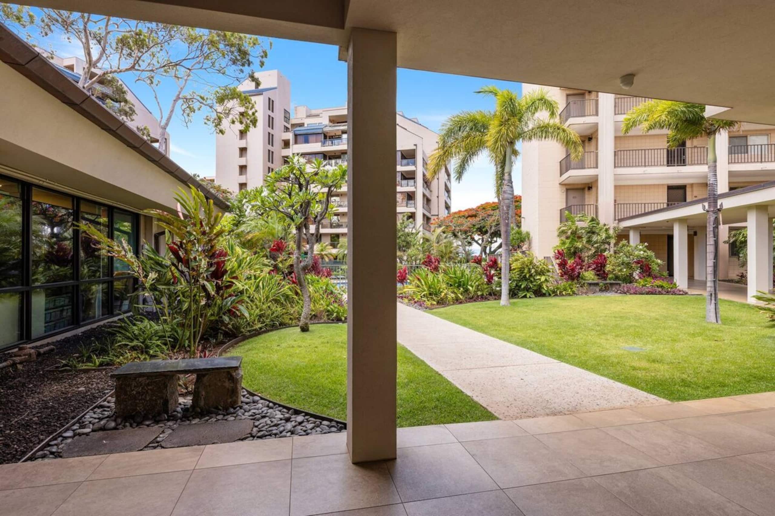 Remodeled Luxe Beachfront Escape Ocean Views & AC - Photo 20