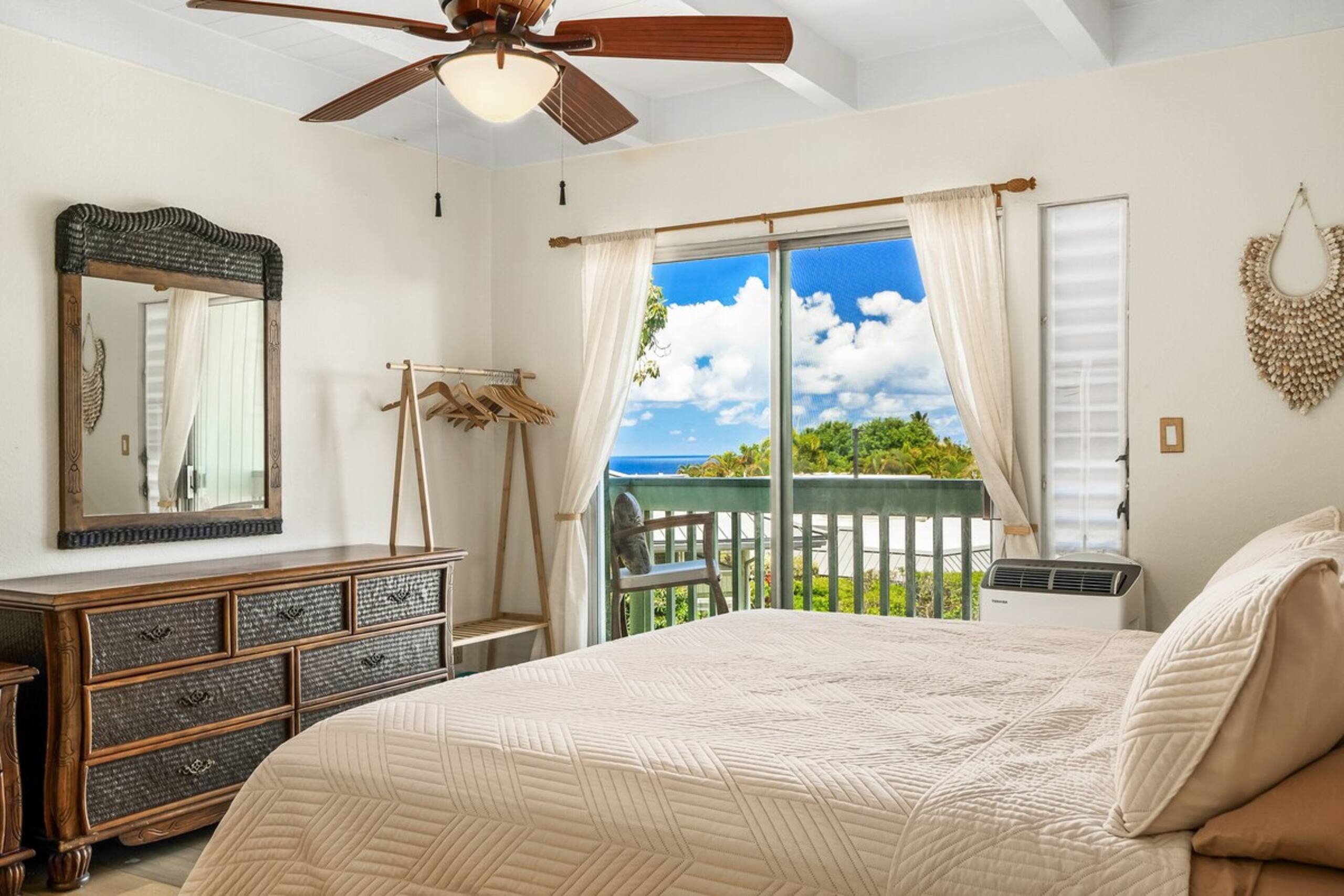 Sunny, Spacious 2BR w/Ocean View - Photo 15