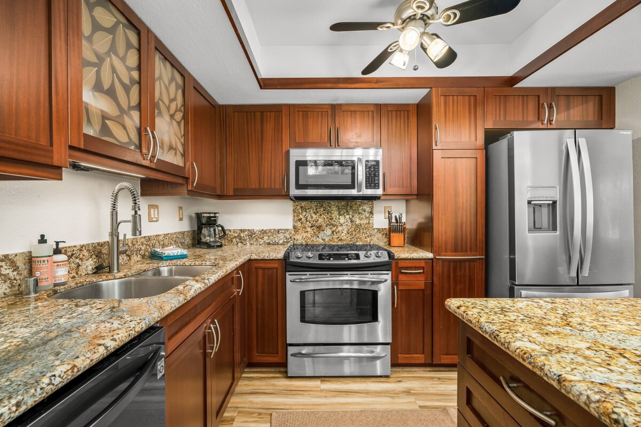 Sunny, Spacious 2BR w/Ocean View - Photo 13