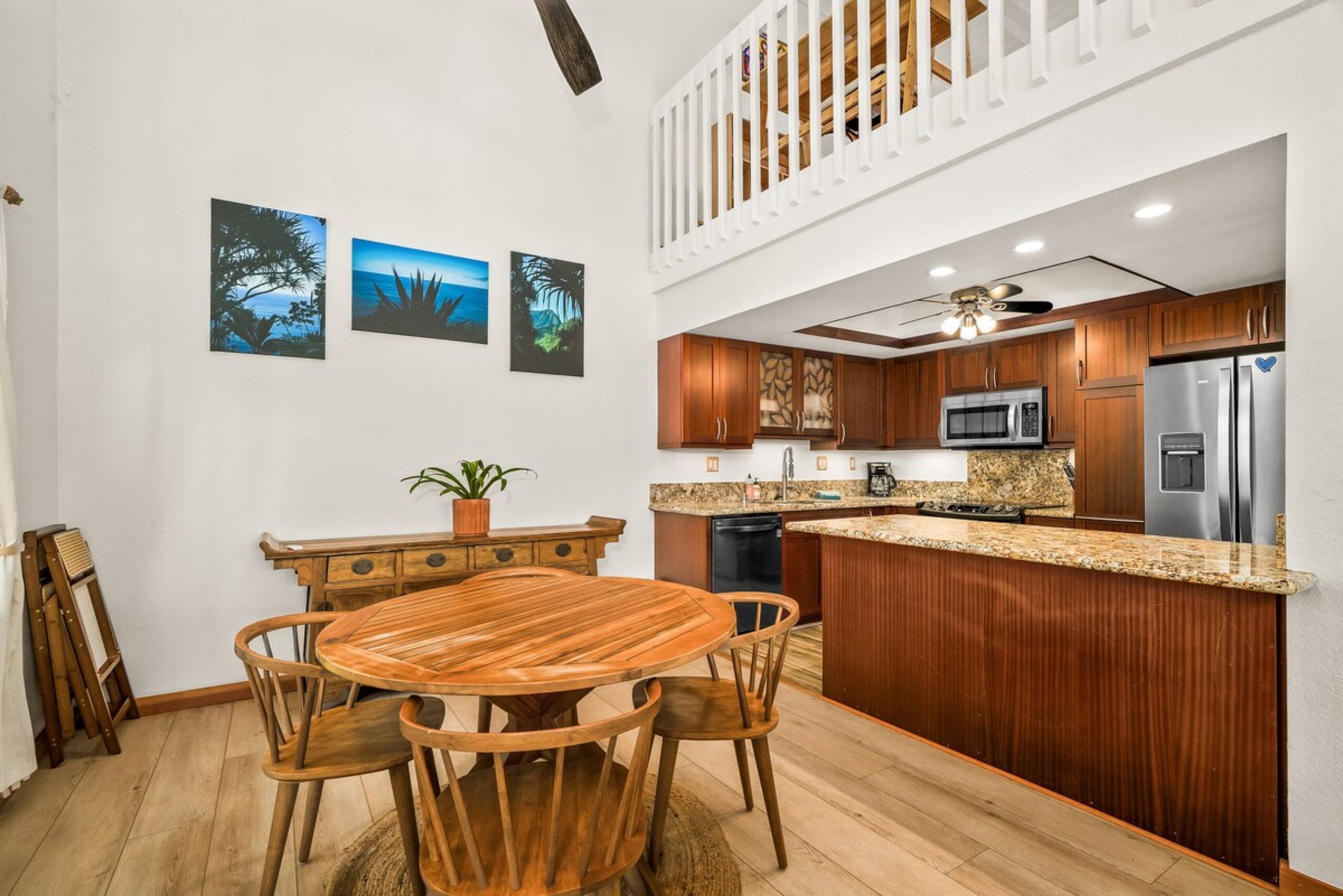 Sunny, Spacious 2BR w/Ocean View - Photo 22