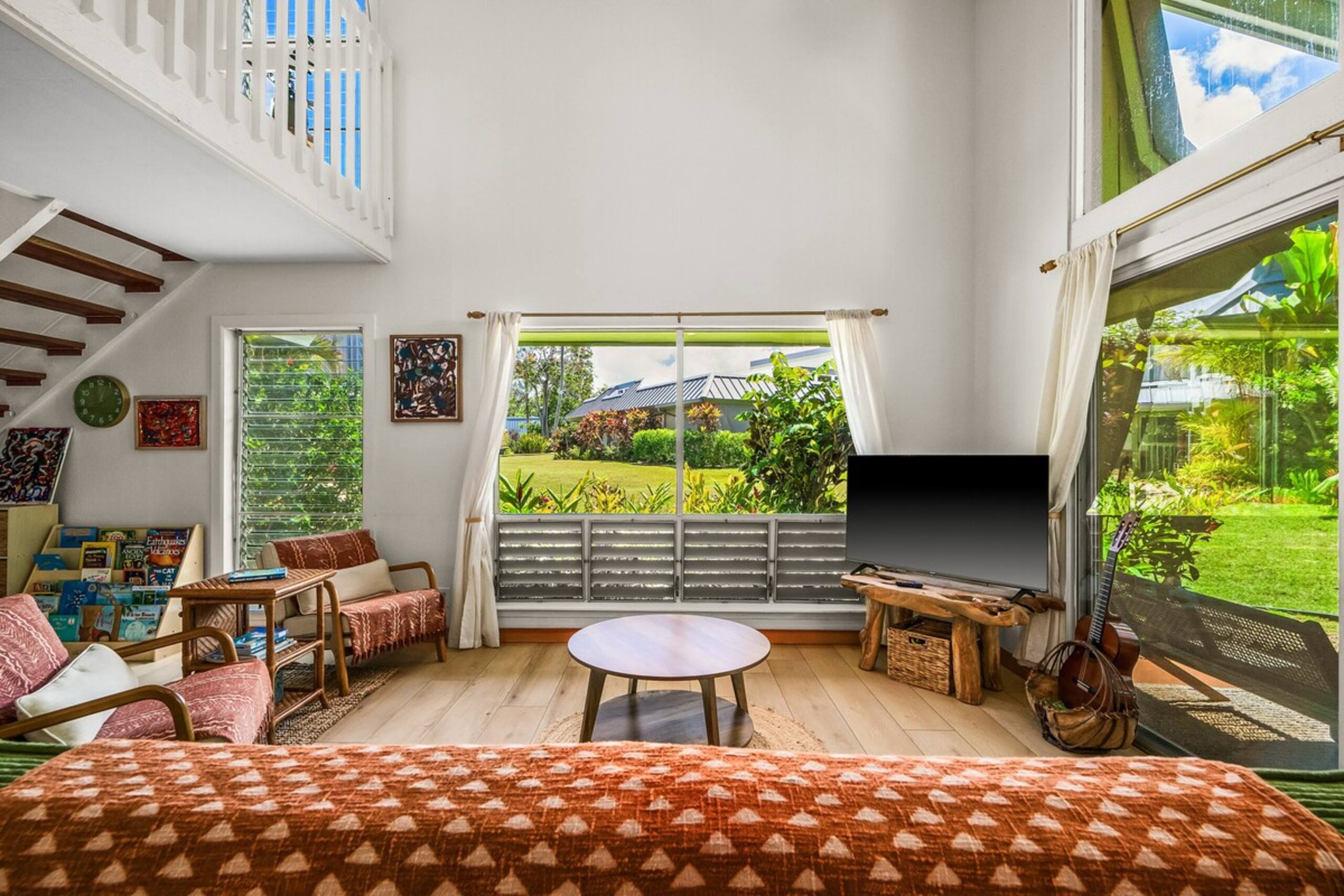 Sunny, Spacious 2BR w/Ocean View - Photo 7