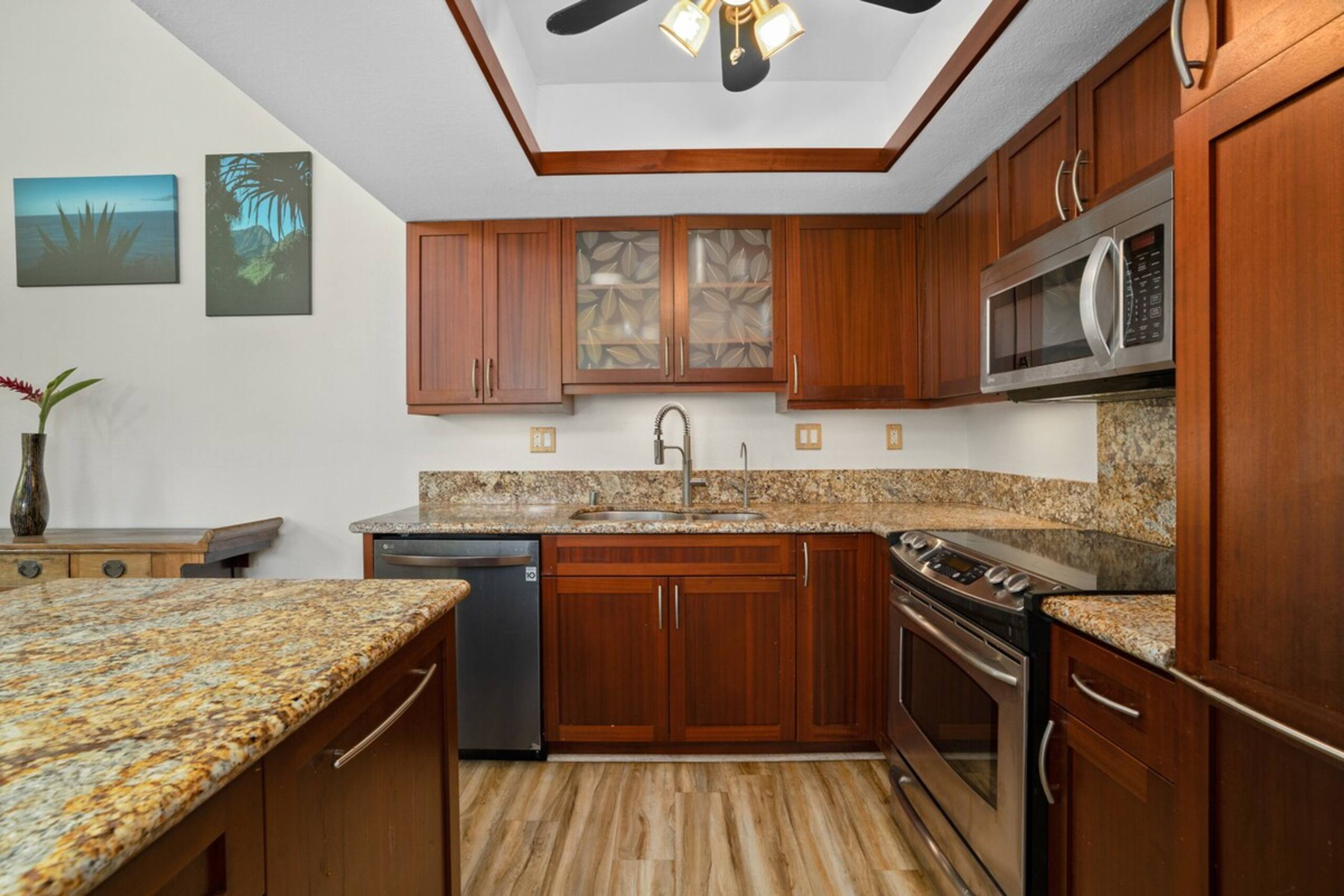 Sunny, Spacious 2BR w/Ocean View - Photo 14