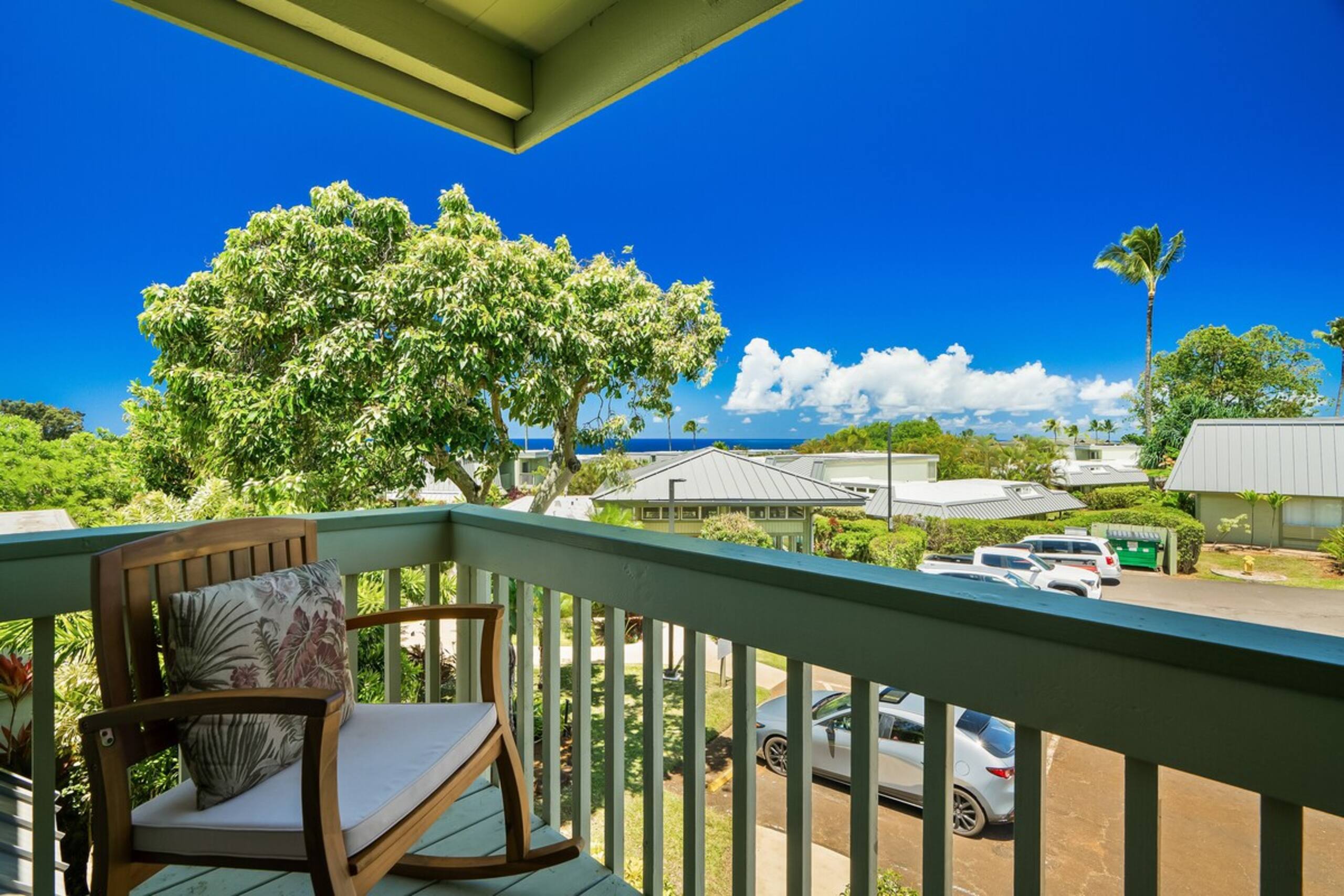 Sunny, Spacious 2BR w/Ocean View - Photo 17