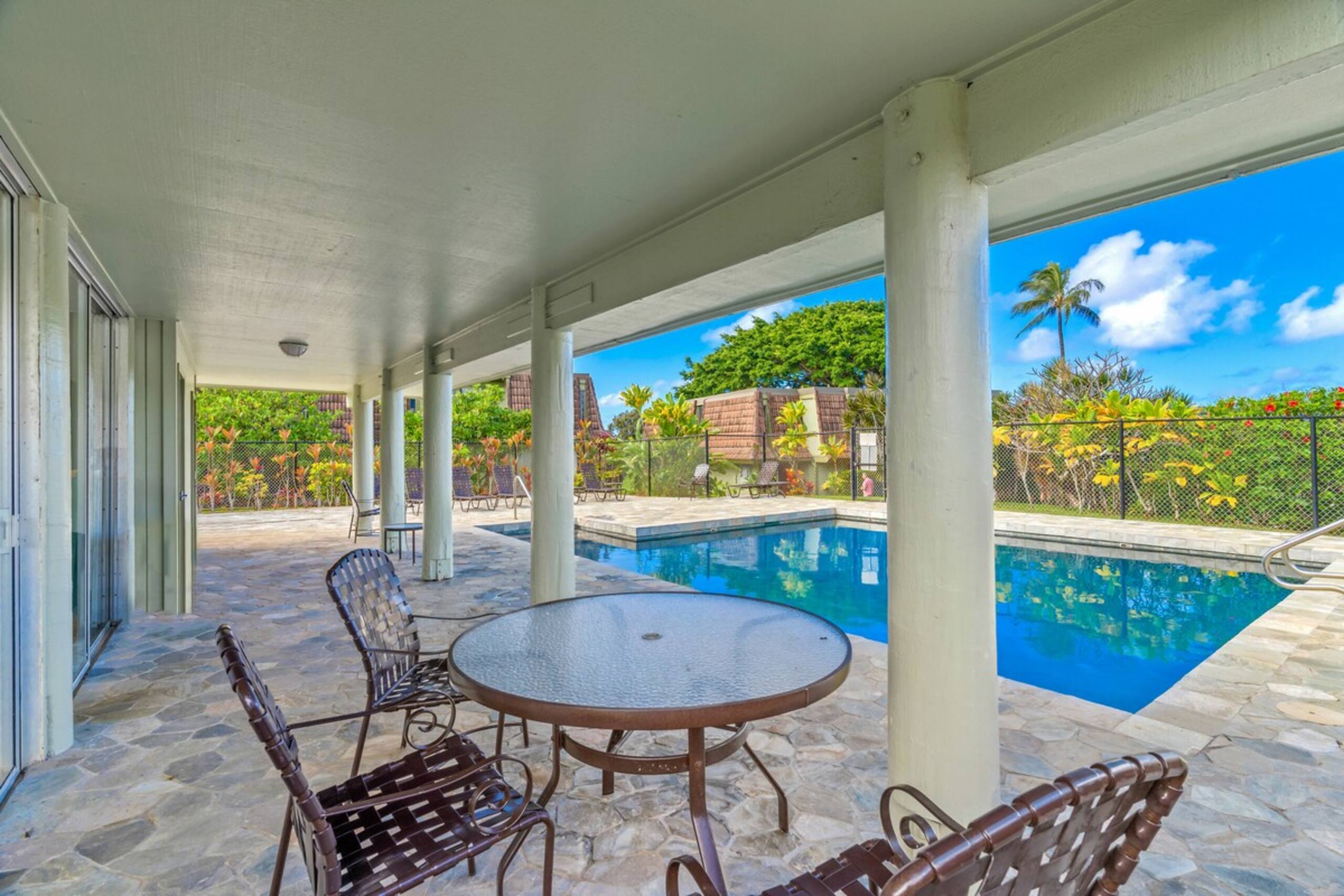 Sunny, Spacious 2BR w/Ocean View - Photo 31