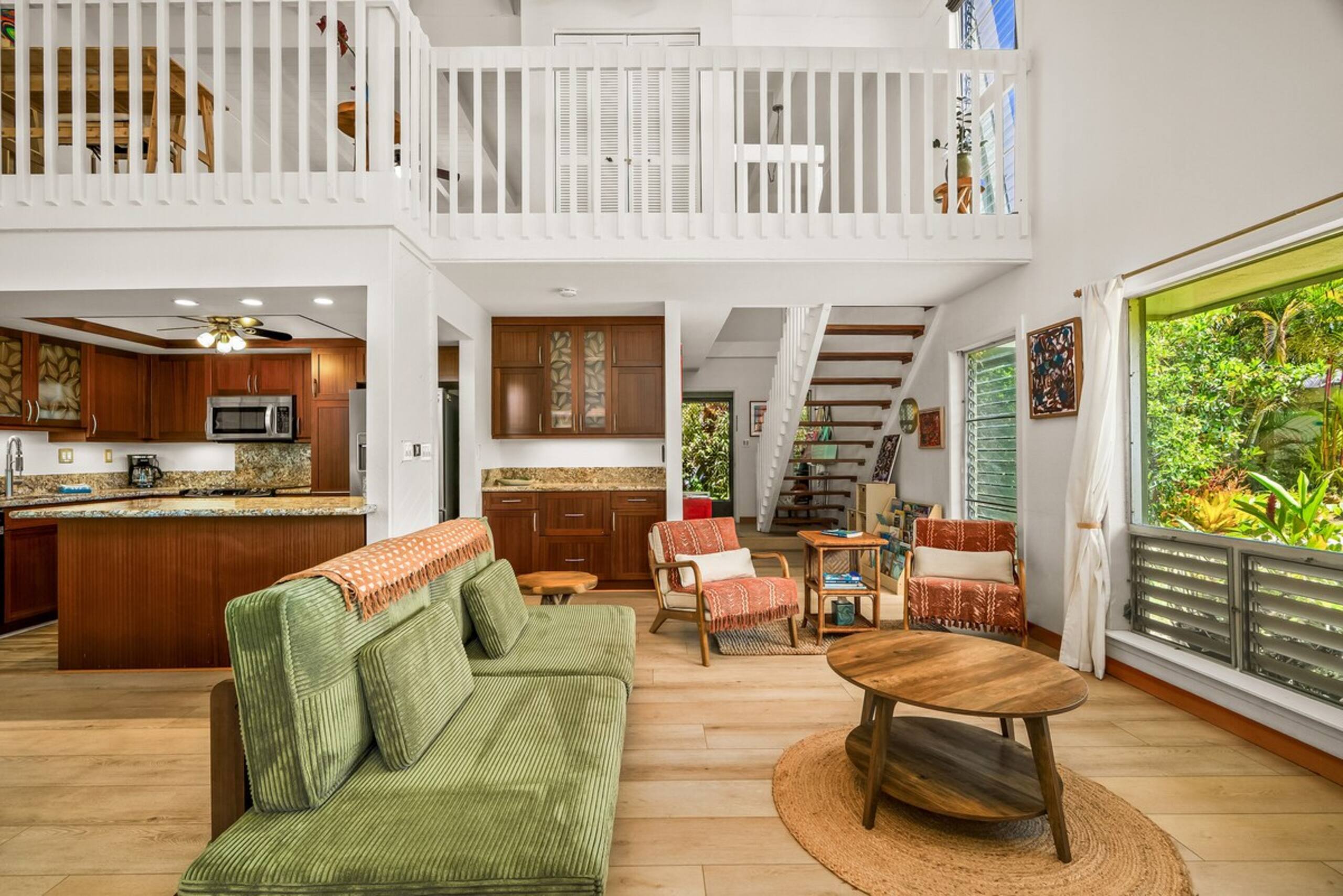 Sunny, Spacious 2BR w/Ocean View - Photo 4