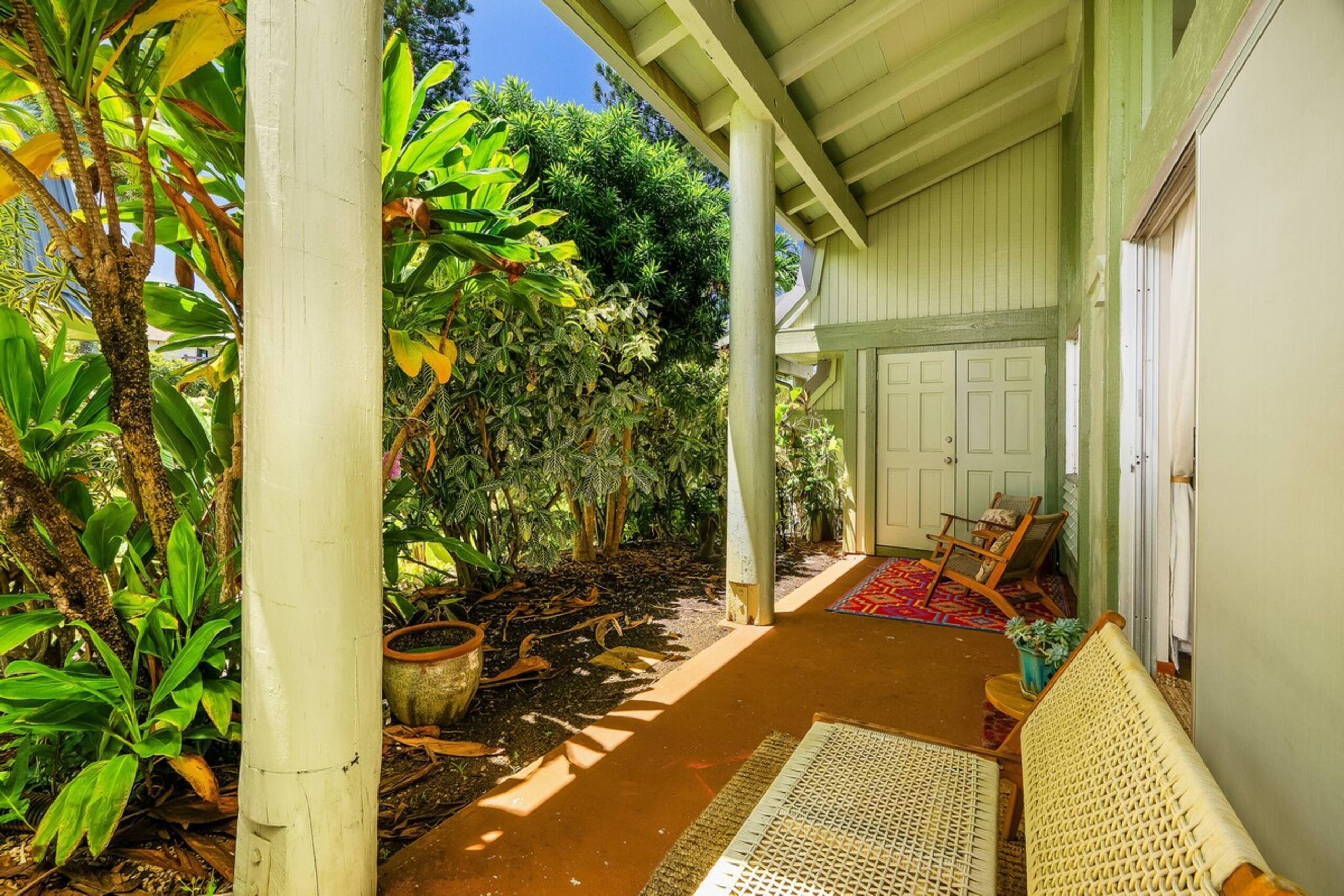 Sunny, Spacious 2BR w/Ocean View - Photo 28