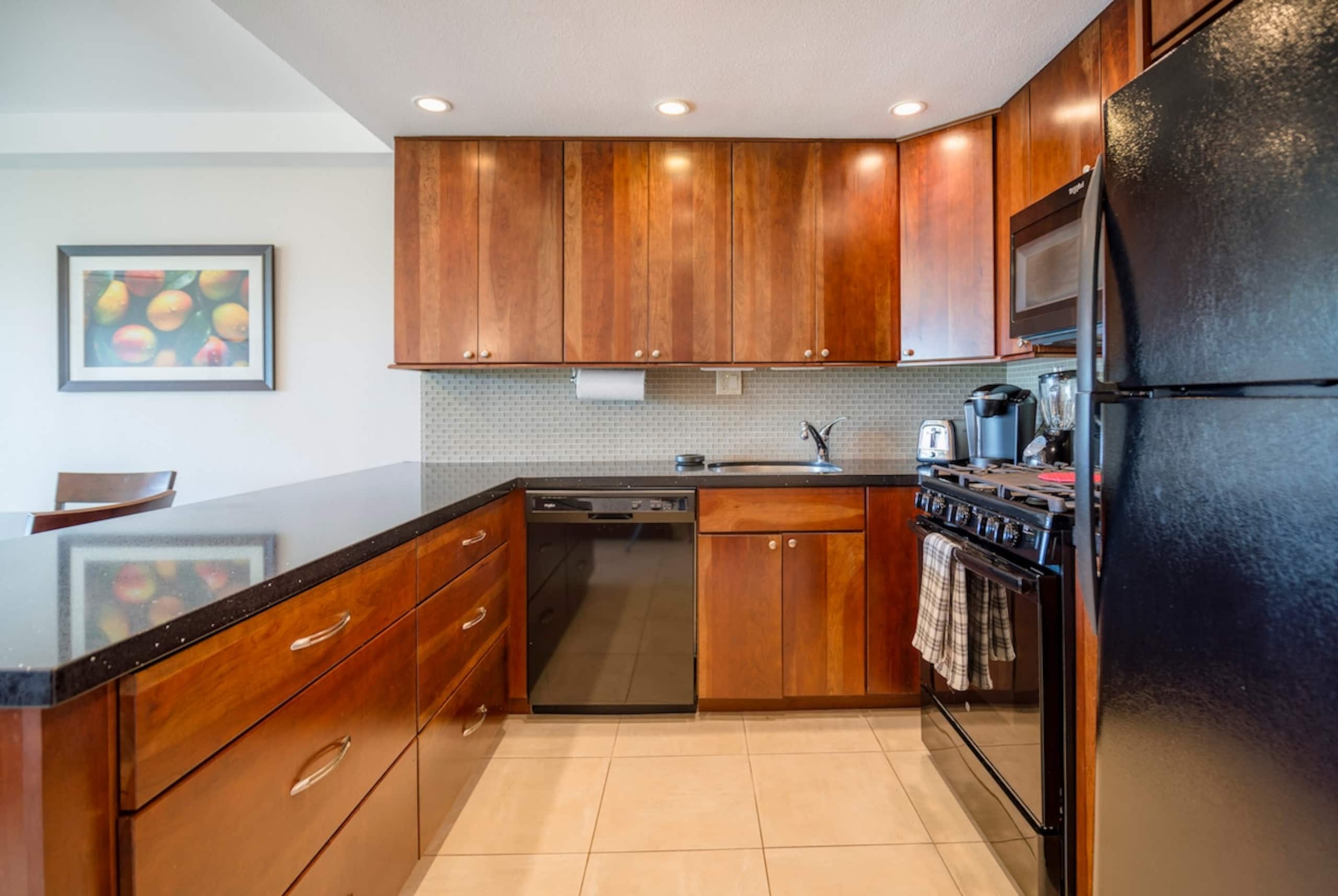 Locally owned, 1 BR w/ AC. Walk to the beach! - Photo 6
