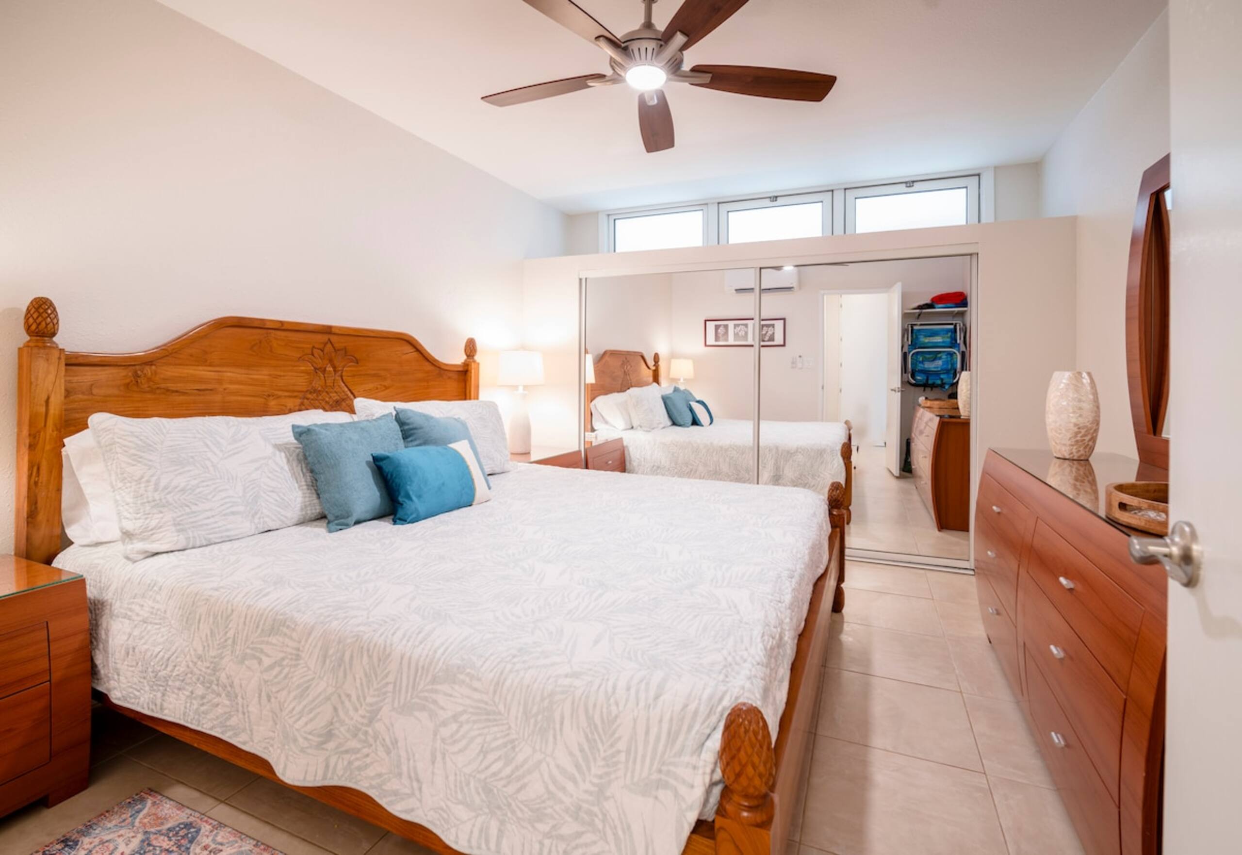 Locally owned, 1 BR w/ AC. Walk to the beach! - Photo 2